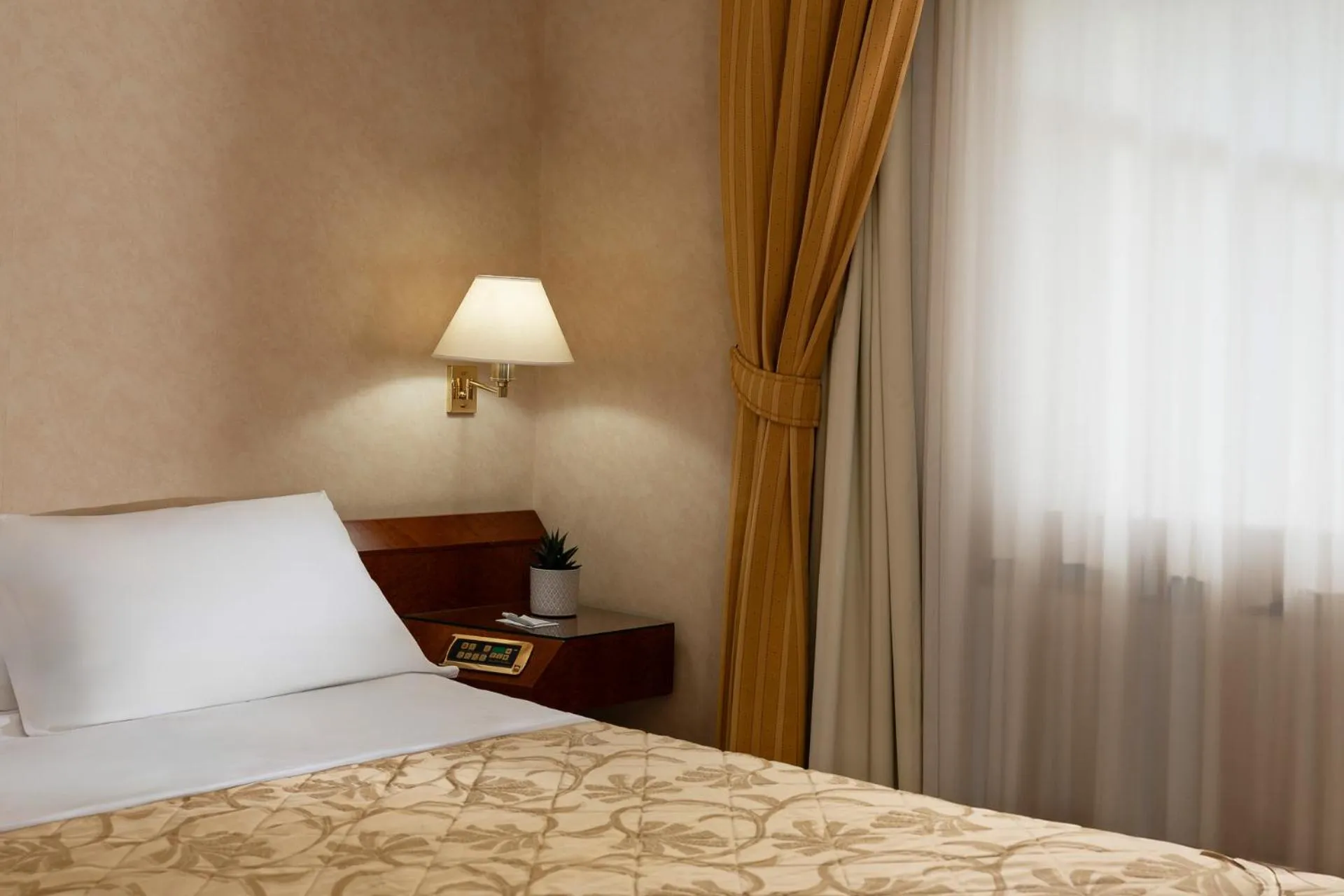 Bed in Grand Hotel San Marino