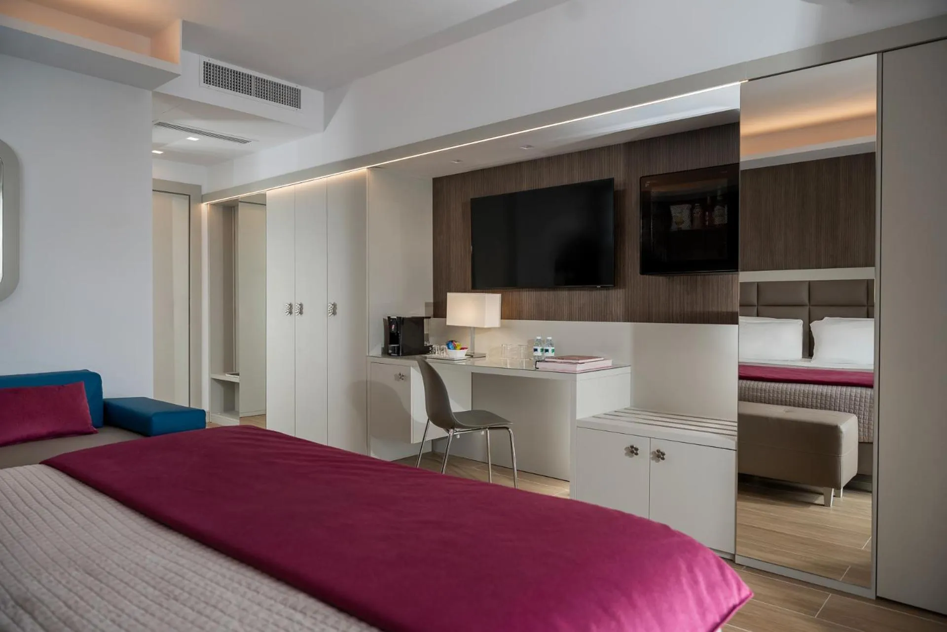 Bedroom, Bed in Grand Hotel San Marino