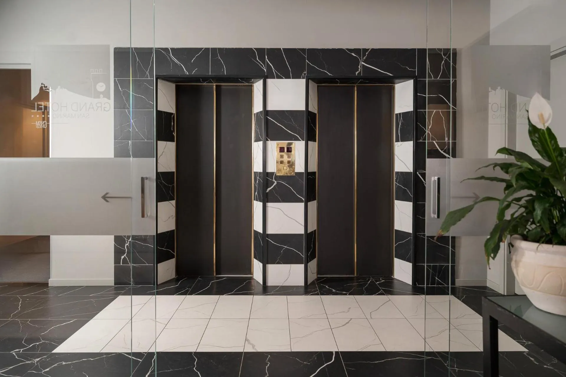 elevator in Grand Hotel San Marino