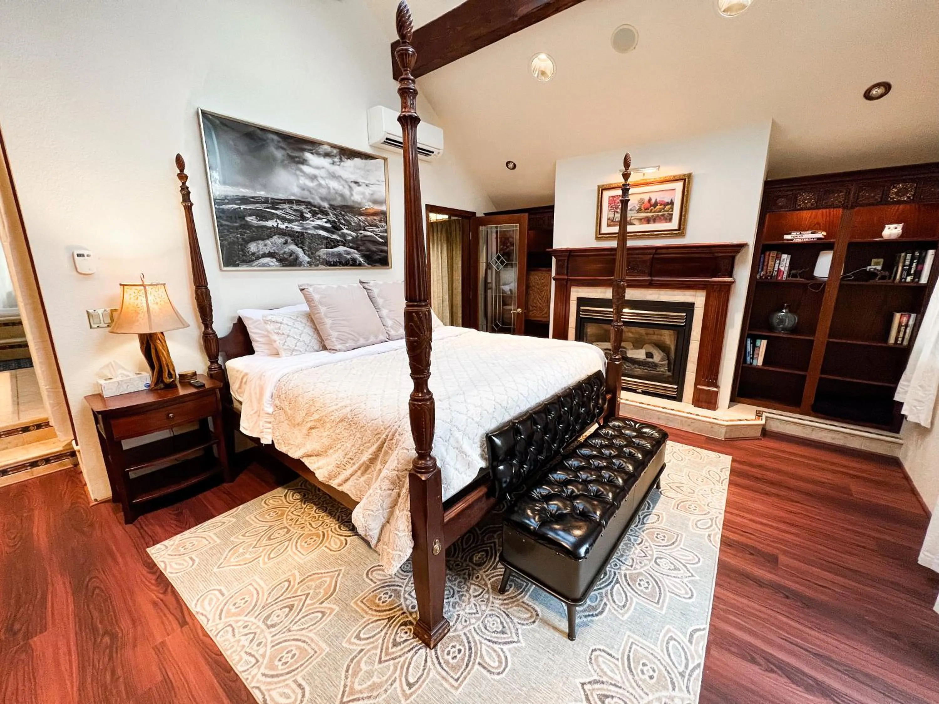 Bed in Cityside Big Mountain Lodge