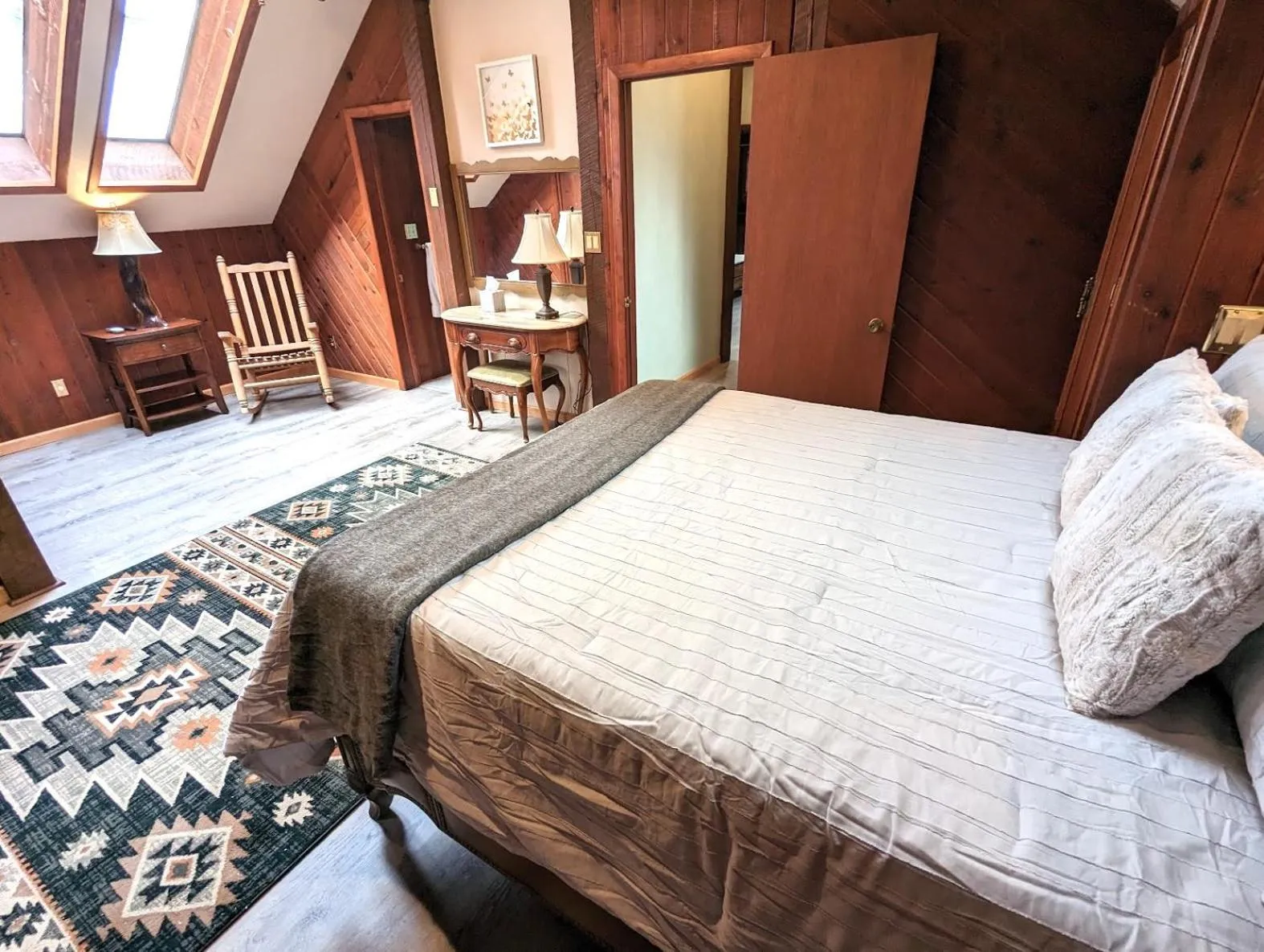 Bed in Cityside Big Mountain Lodge