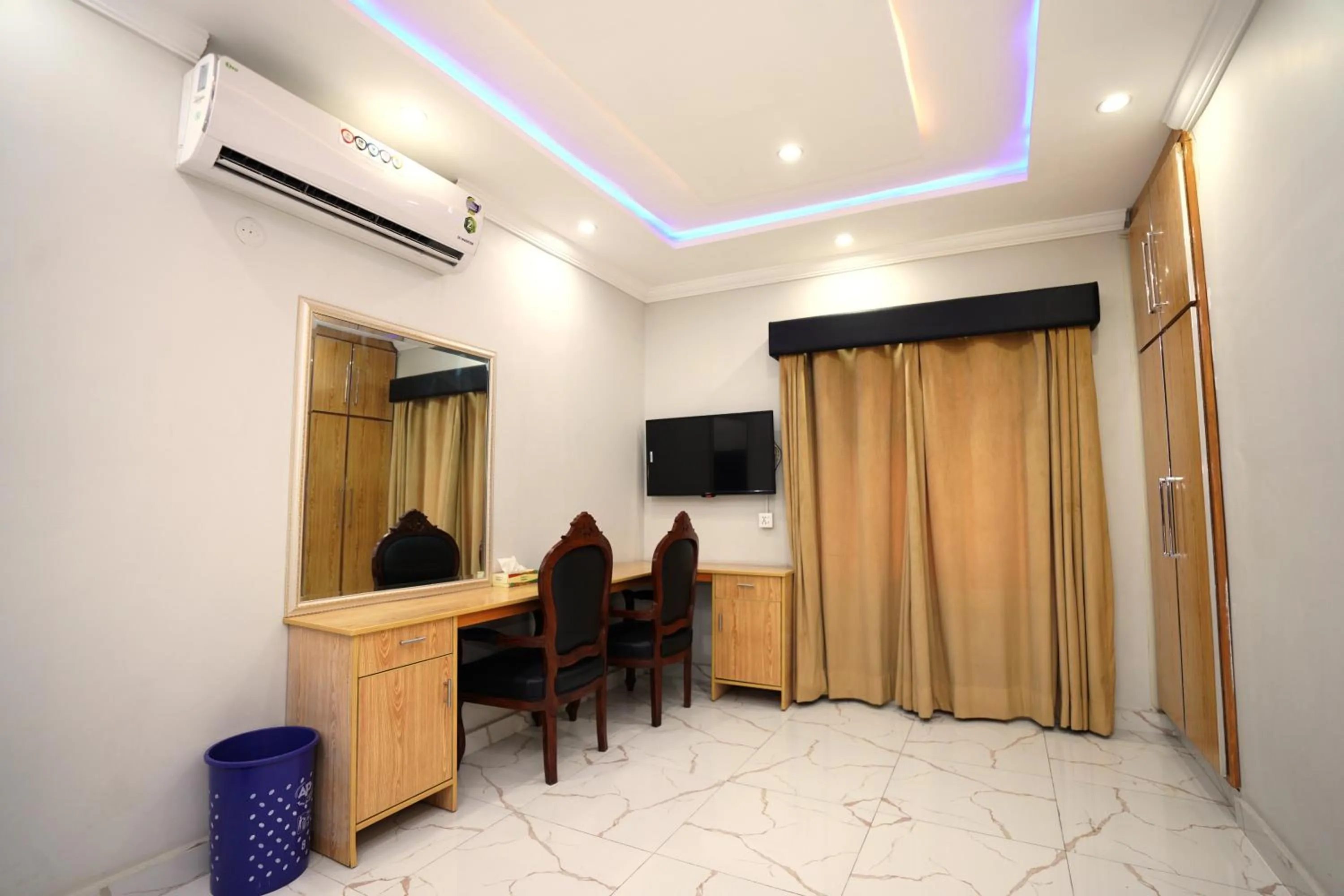 TV and multimedia in Hotel Orange One