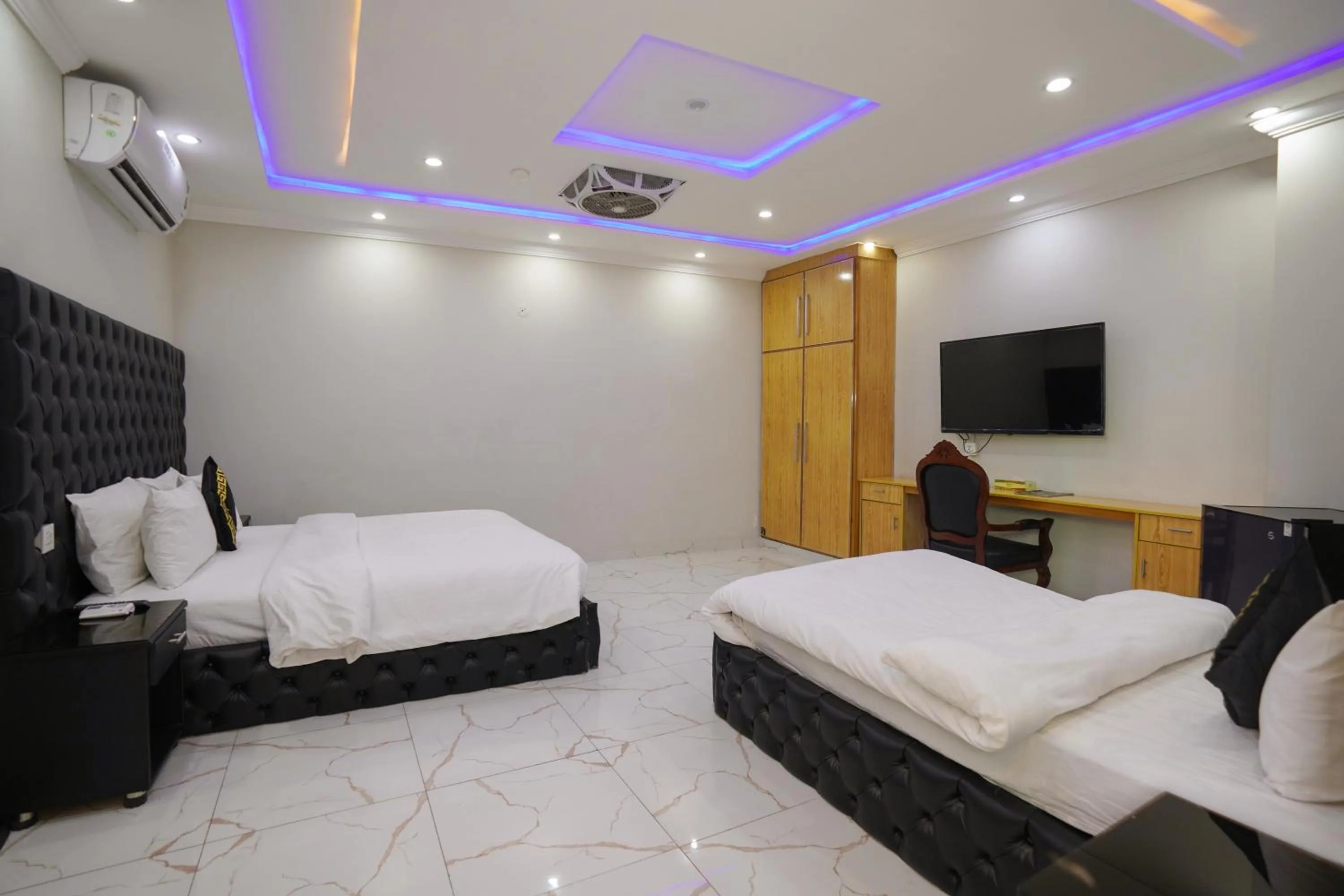 Bed in Hotel Orange One