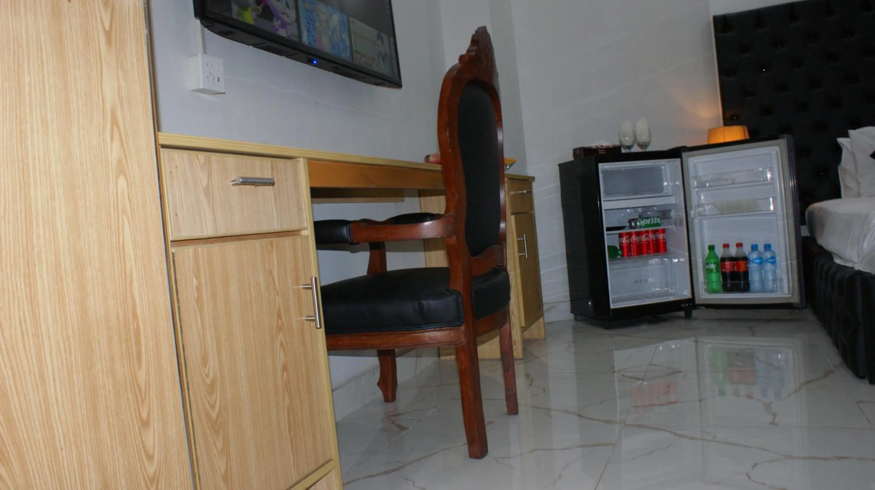 Communal lounge/ TV room in Hotel Orange One