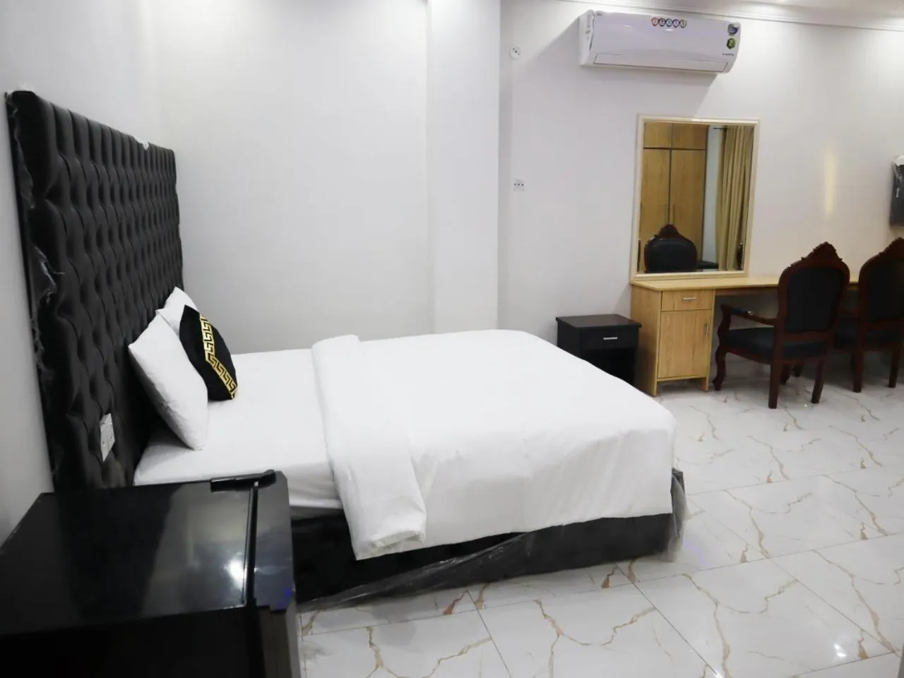 Photo of the whole room, Bed in Hotel Orange One