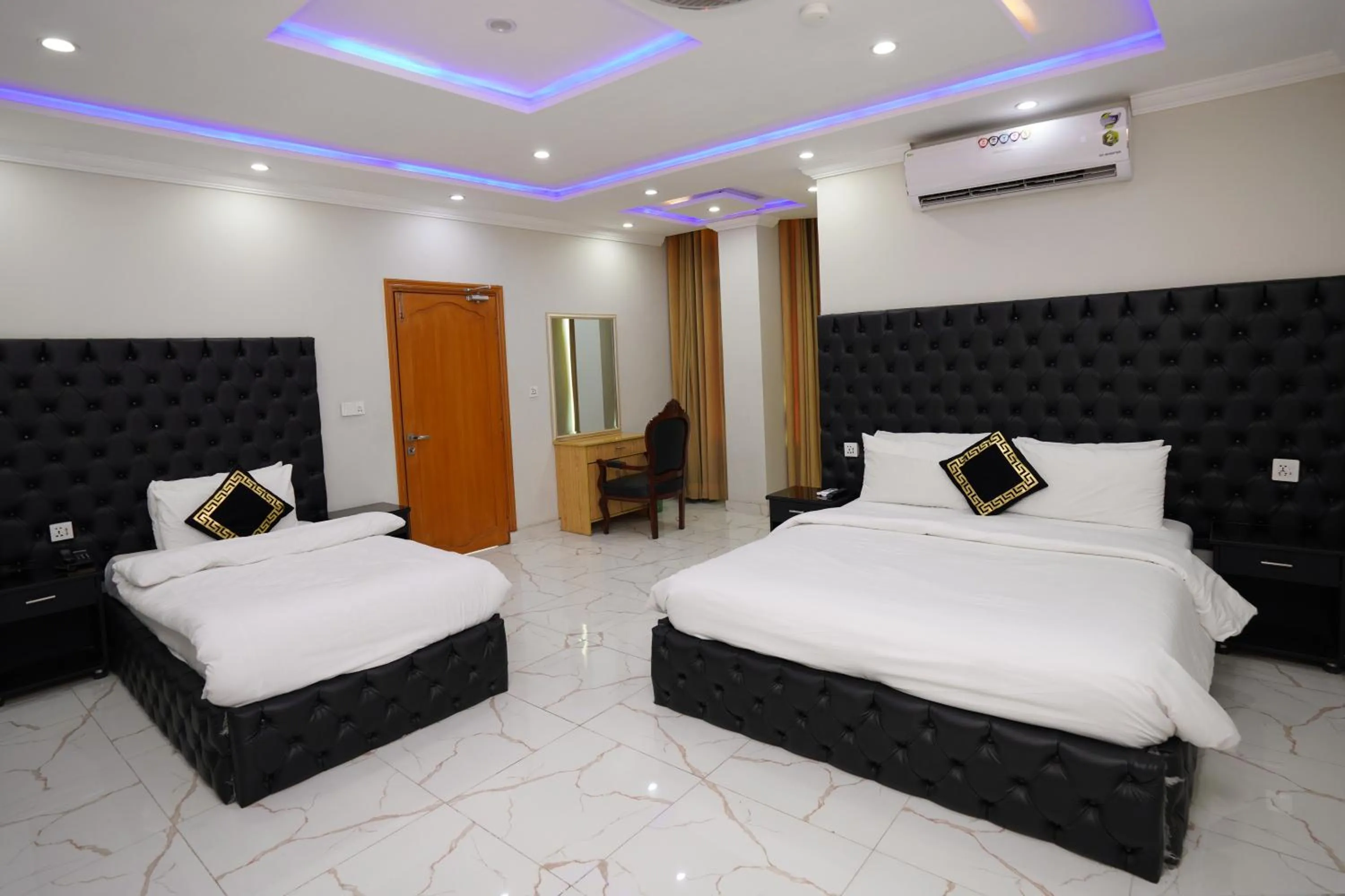 Photo of the whole room, Bed in Hotel Orange One