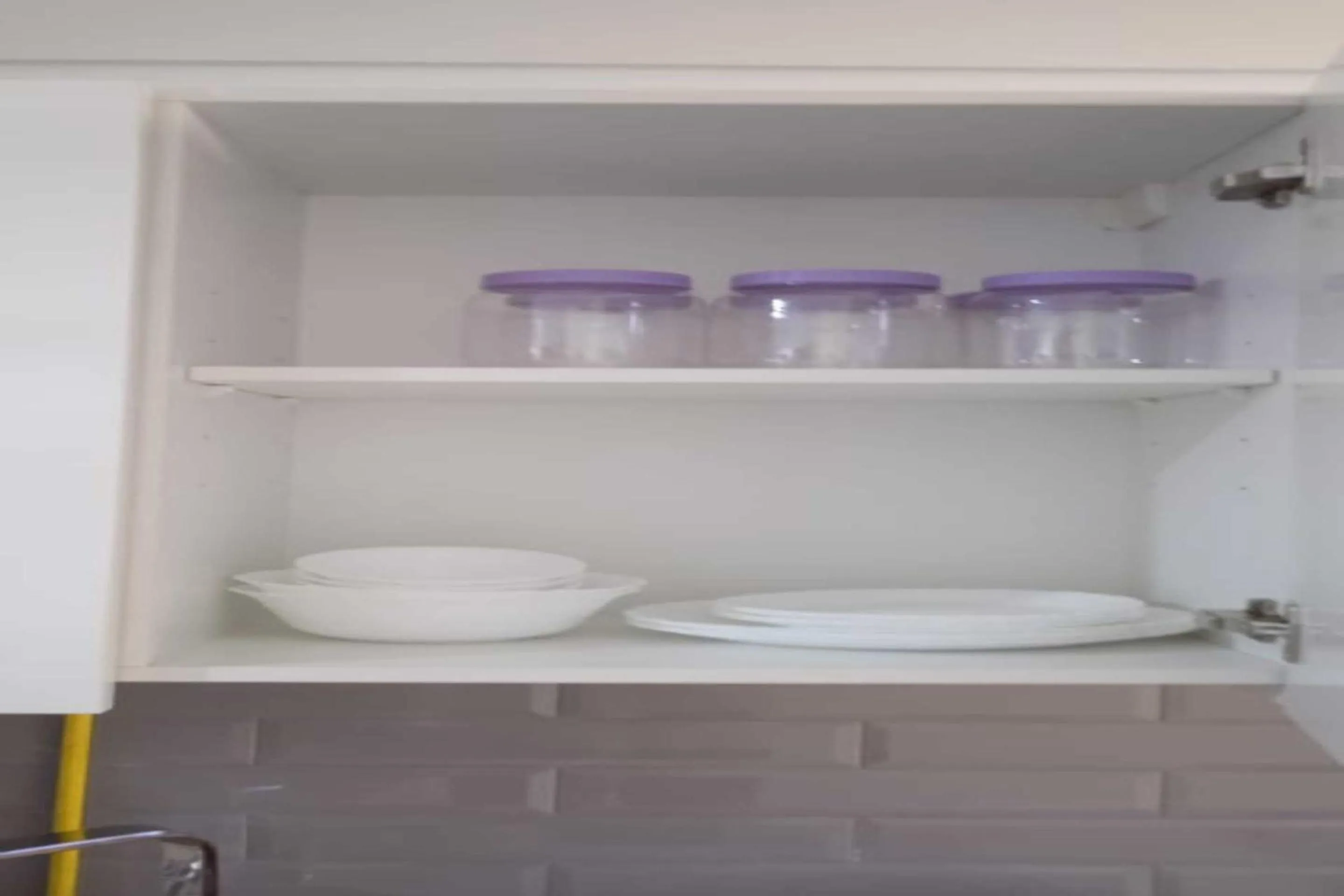 Kitchen or kitchenette, Bathroom in Super OYO 928 Home 436 Binghatti Mirage - 1Br, Jvc