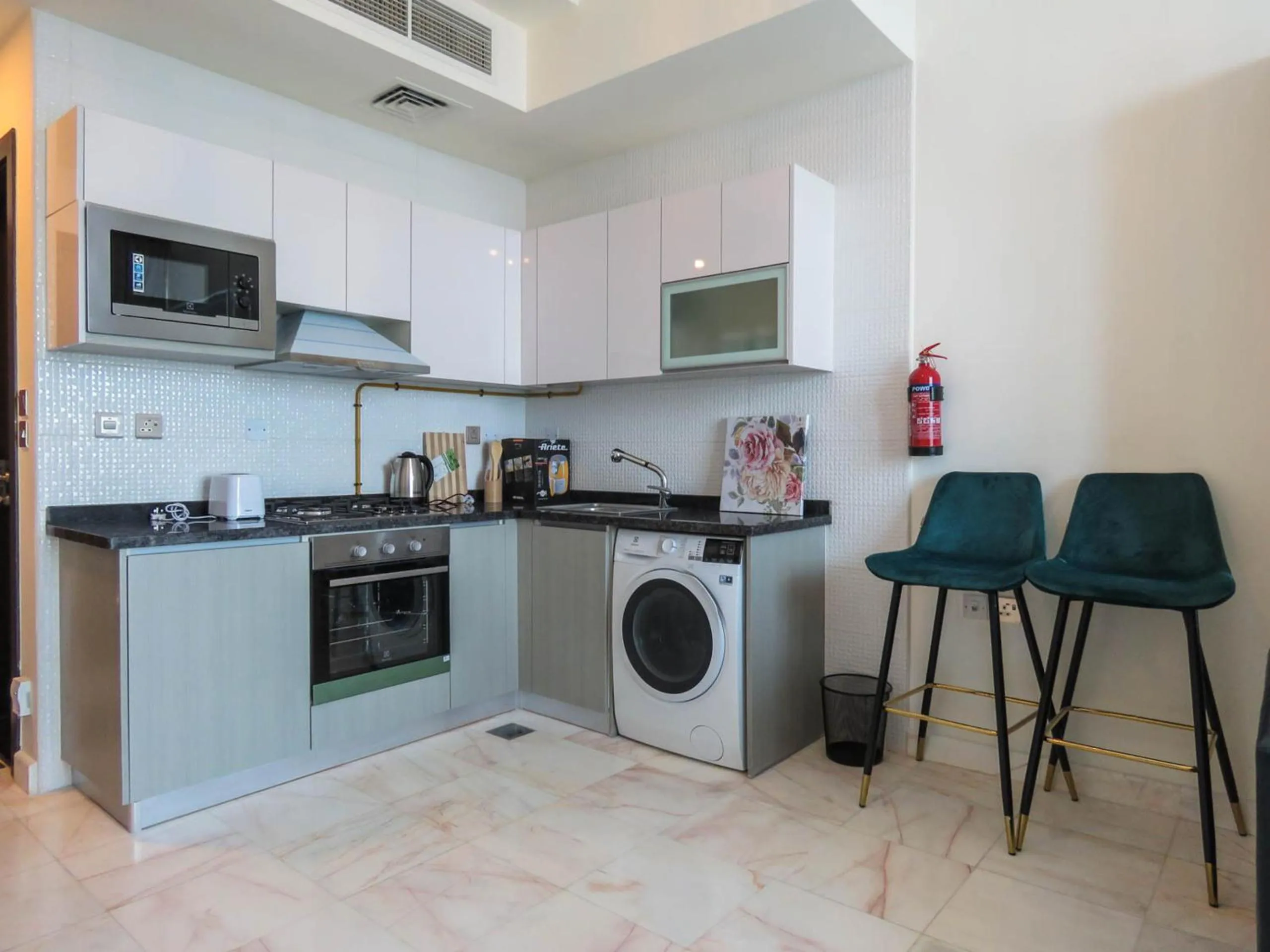 Kitchen or kitchenette, Kitchen/Kitchenette in OYO 943 Home Bayz Danube studio