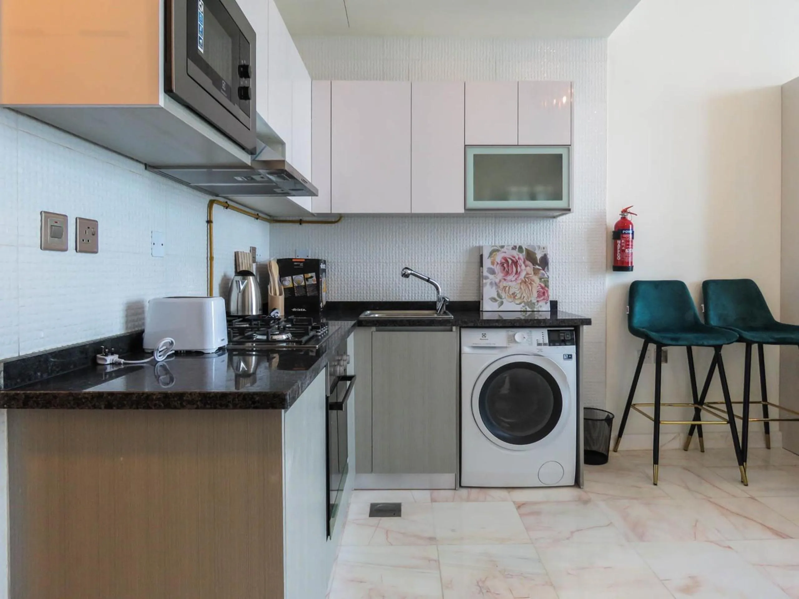 Kitchen or kitchenette, Kitchen/Kitchenette in OYO 943 Home Bayz Danube studio