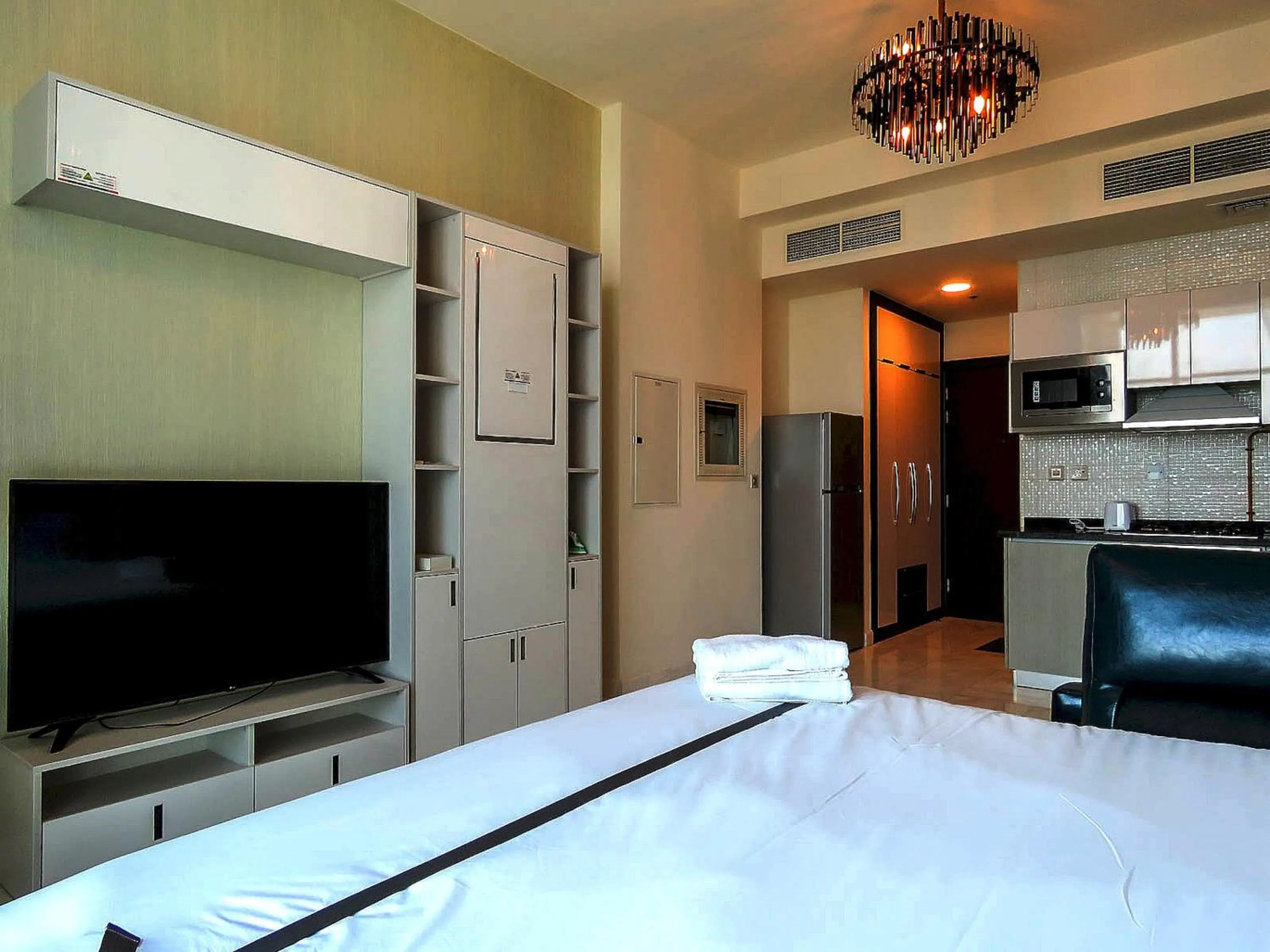 TV and multimedia, TV/Entertainment Center in OYO 943 Home Bayz Danube studio