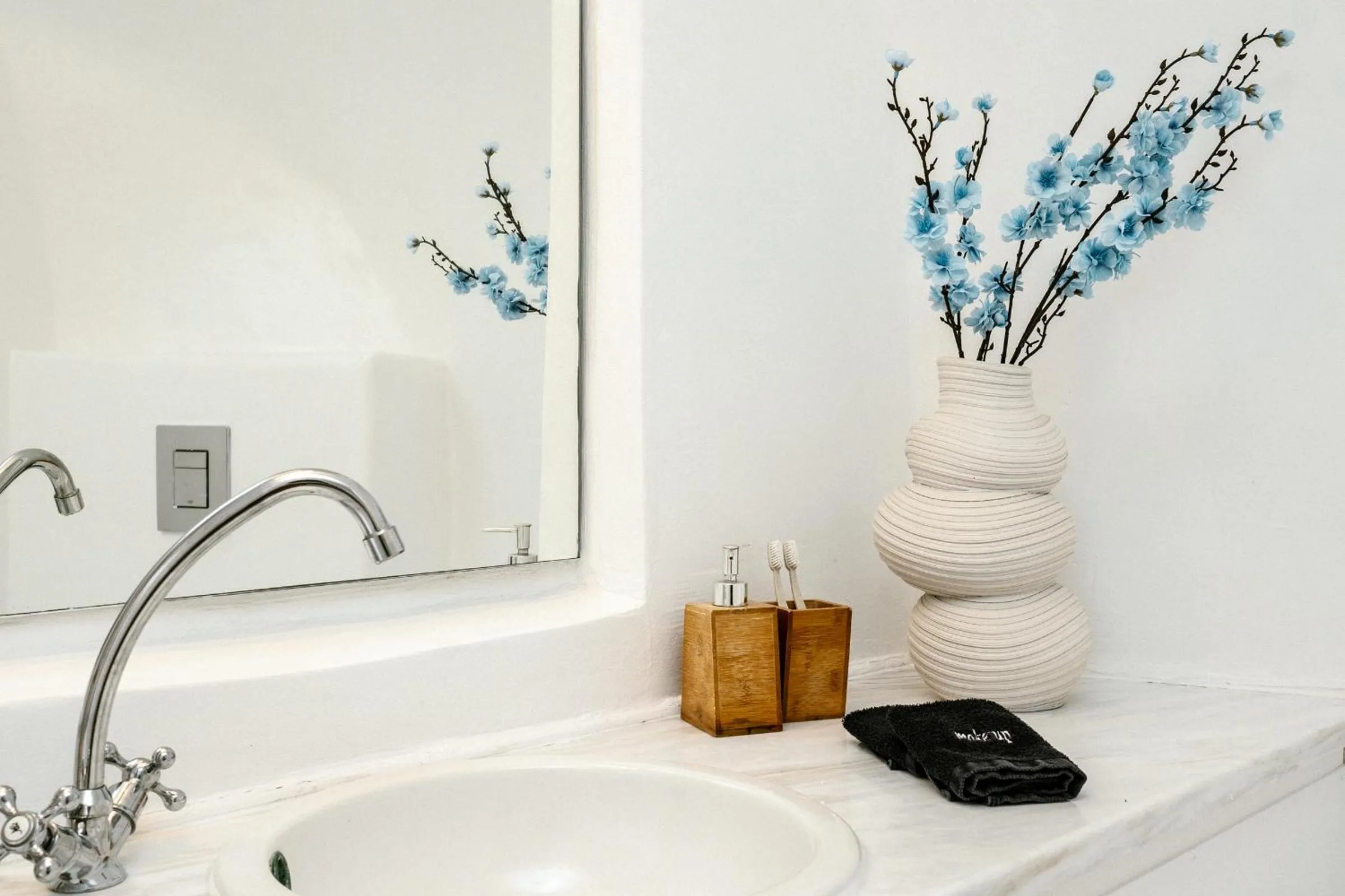 Bathroom in Nano Oia Canaves