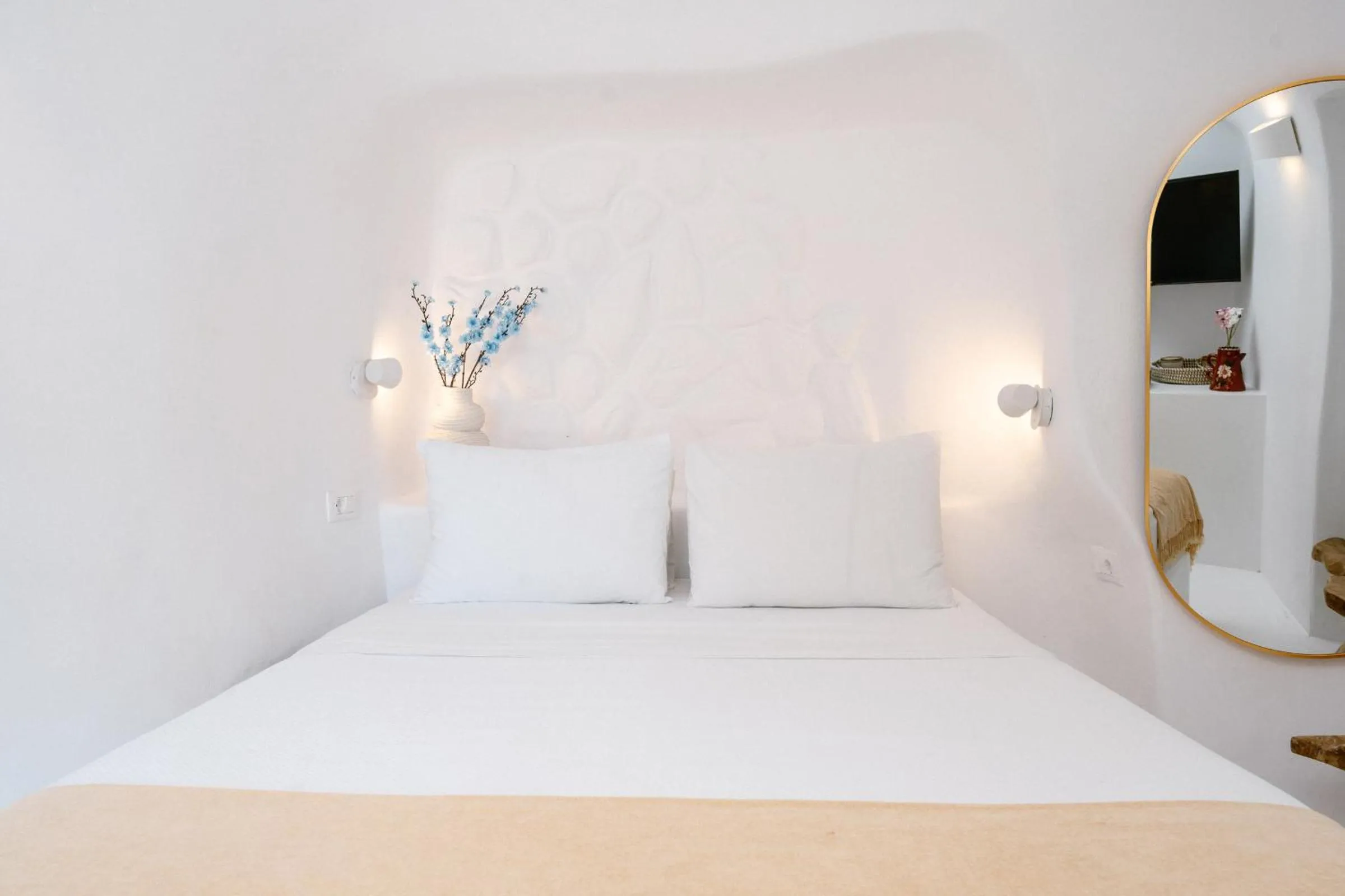 Bedroom, Bed in Nano Oia Canaves