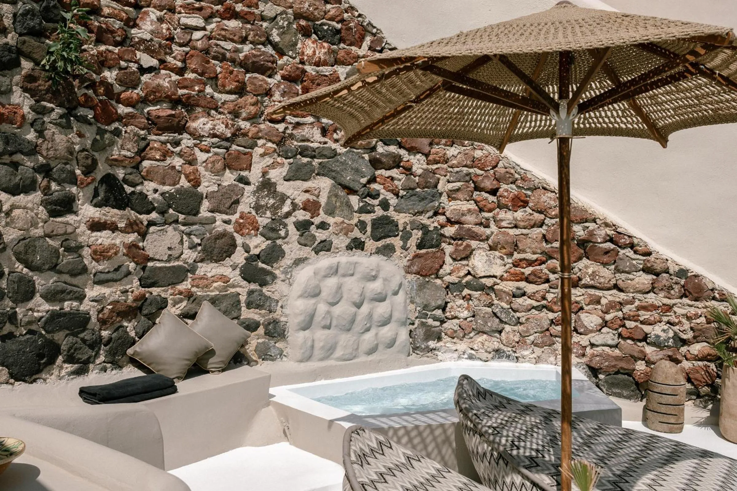 Hot Tub in Nano Oia Canaves