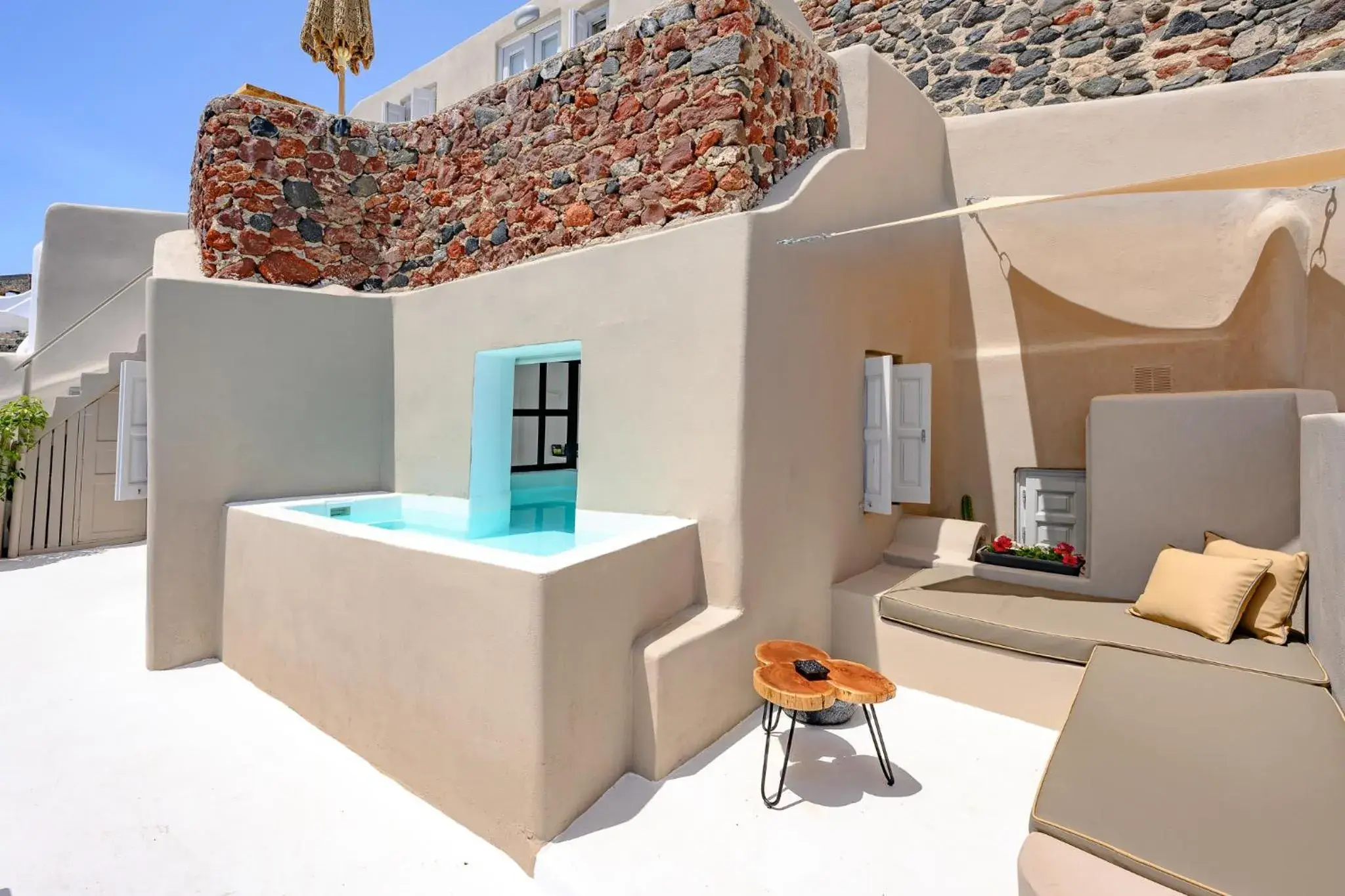 Hot Tub in Nano Oia Canaves Hot Tub in Nano Oia Canaves