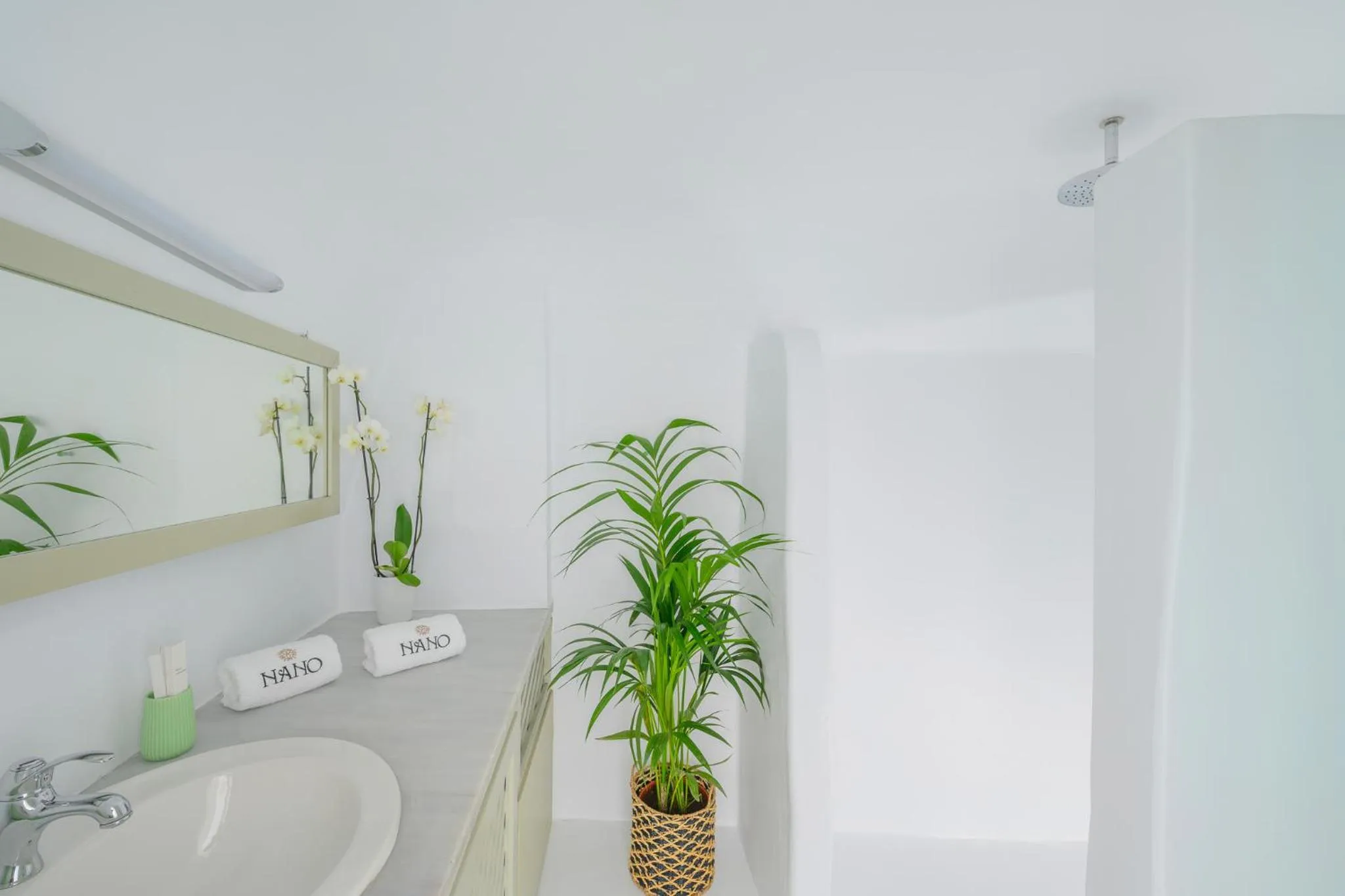 Bathroom in Nano Oia Canaves