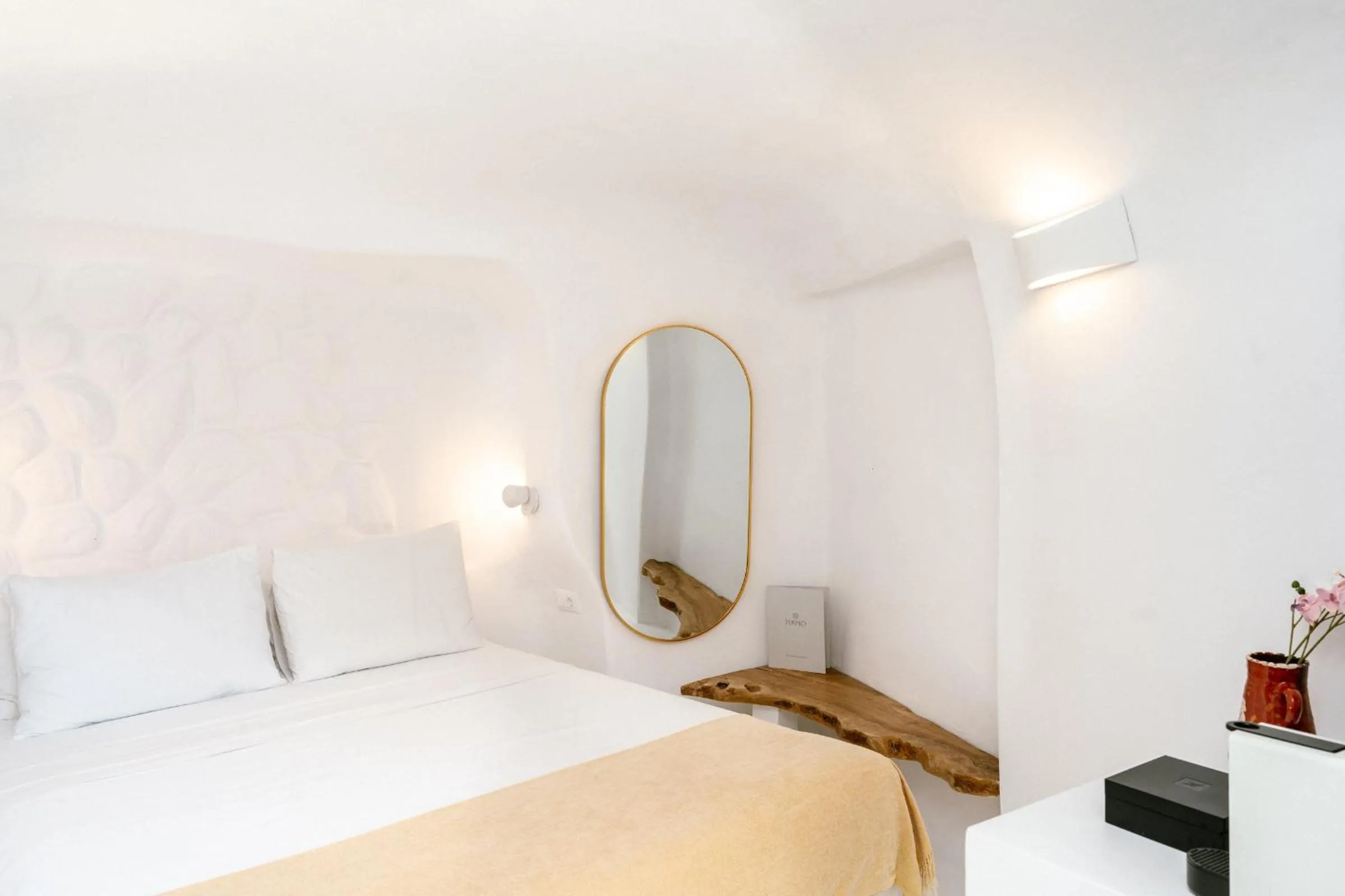 Bedroom, Bed in Nano Oia Canaves