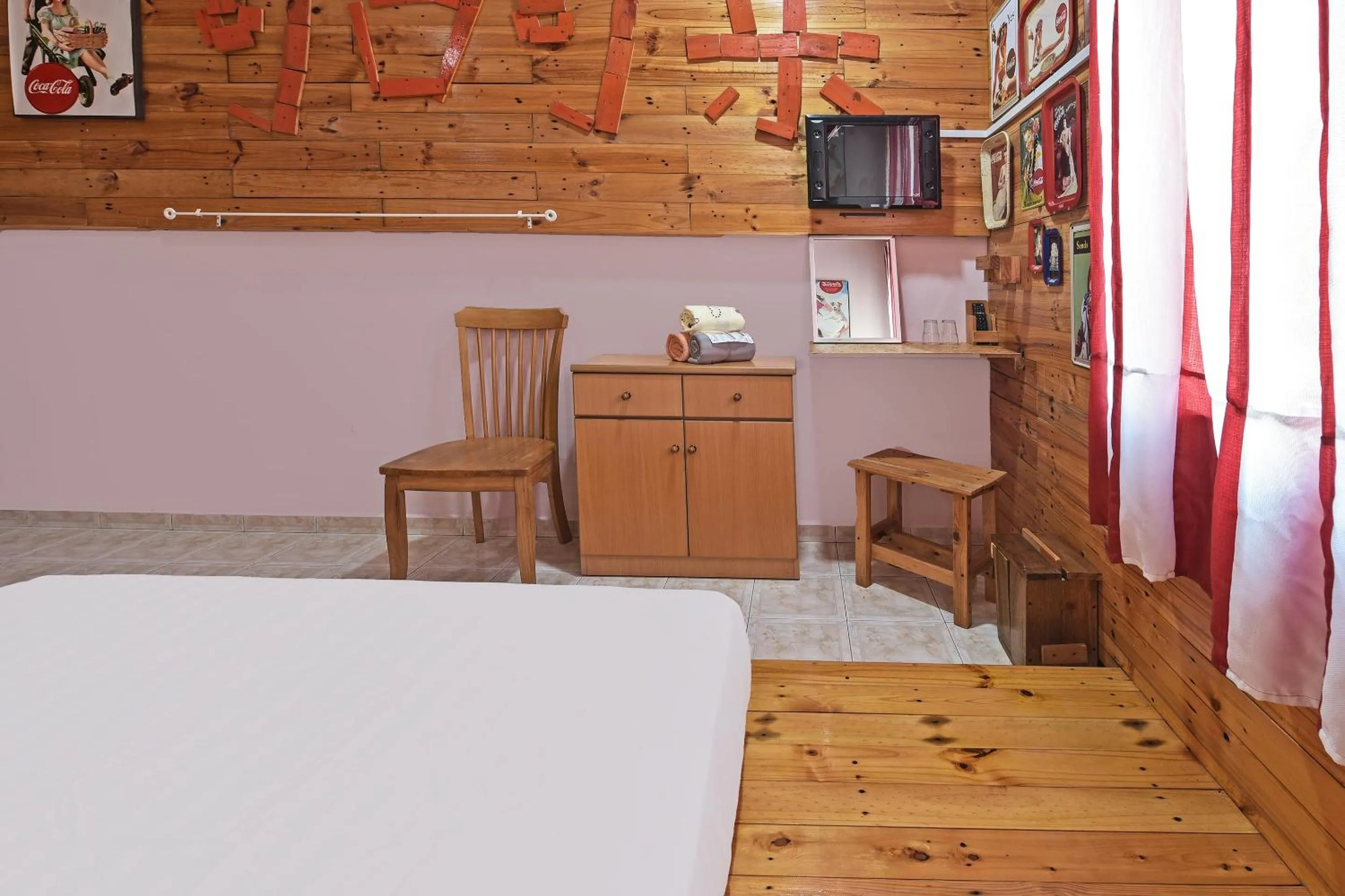 Bedroom, Bed in Hotel O Coke Guest House