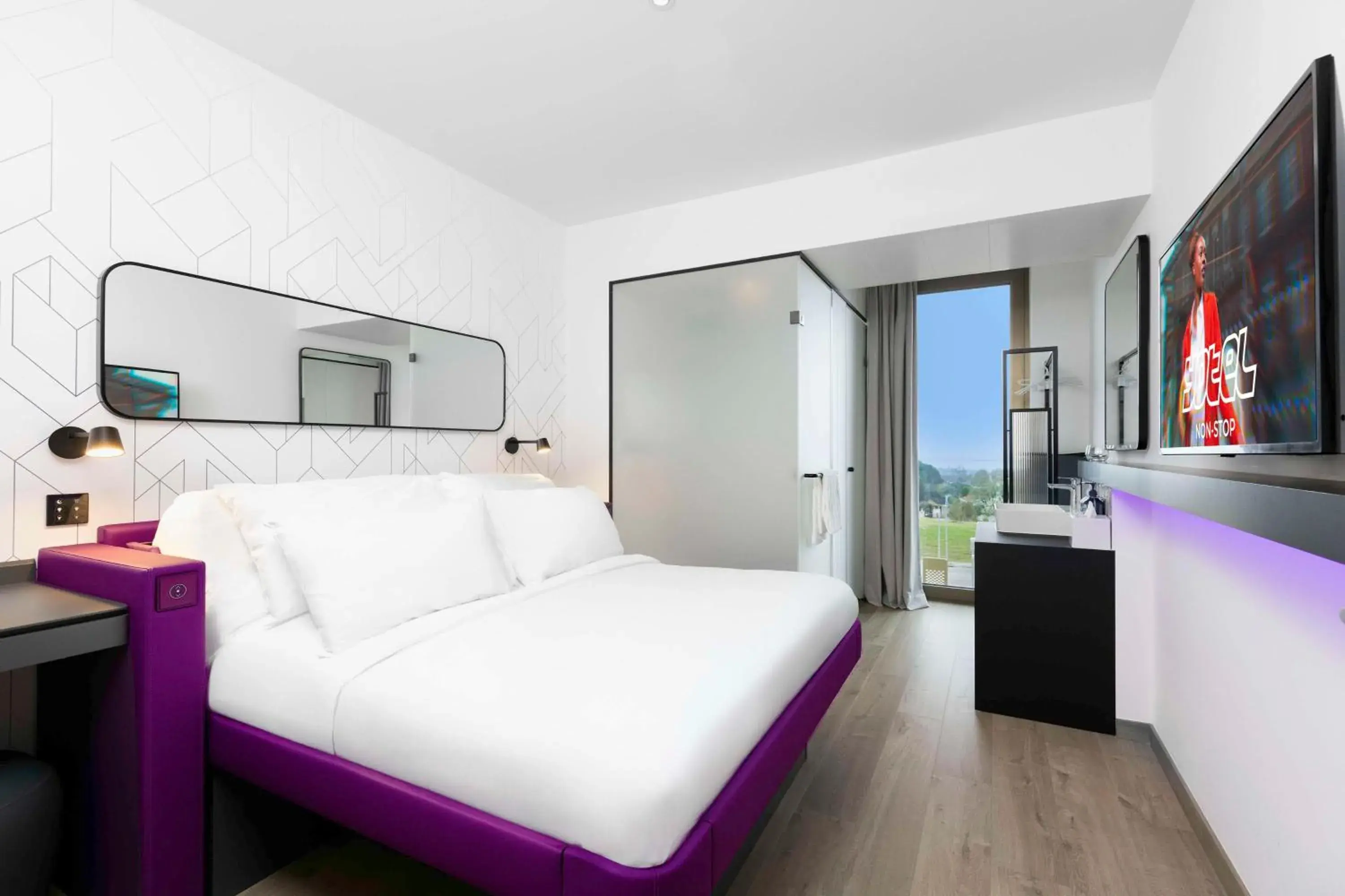 Bedroom, Bed in YOTEL Geneva Lake Bedroom, Bed in YOTEL Geneva Lake