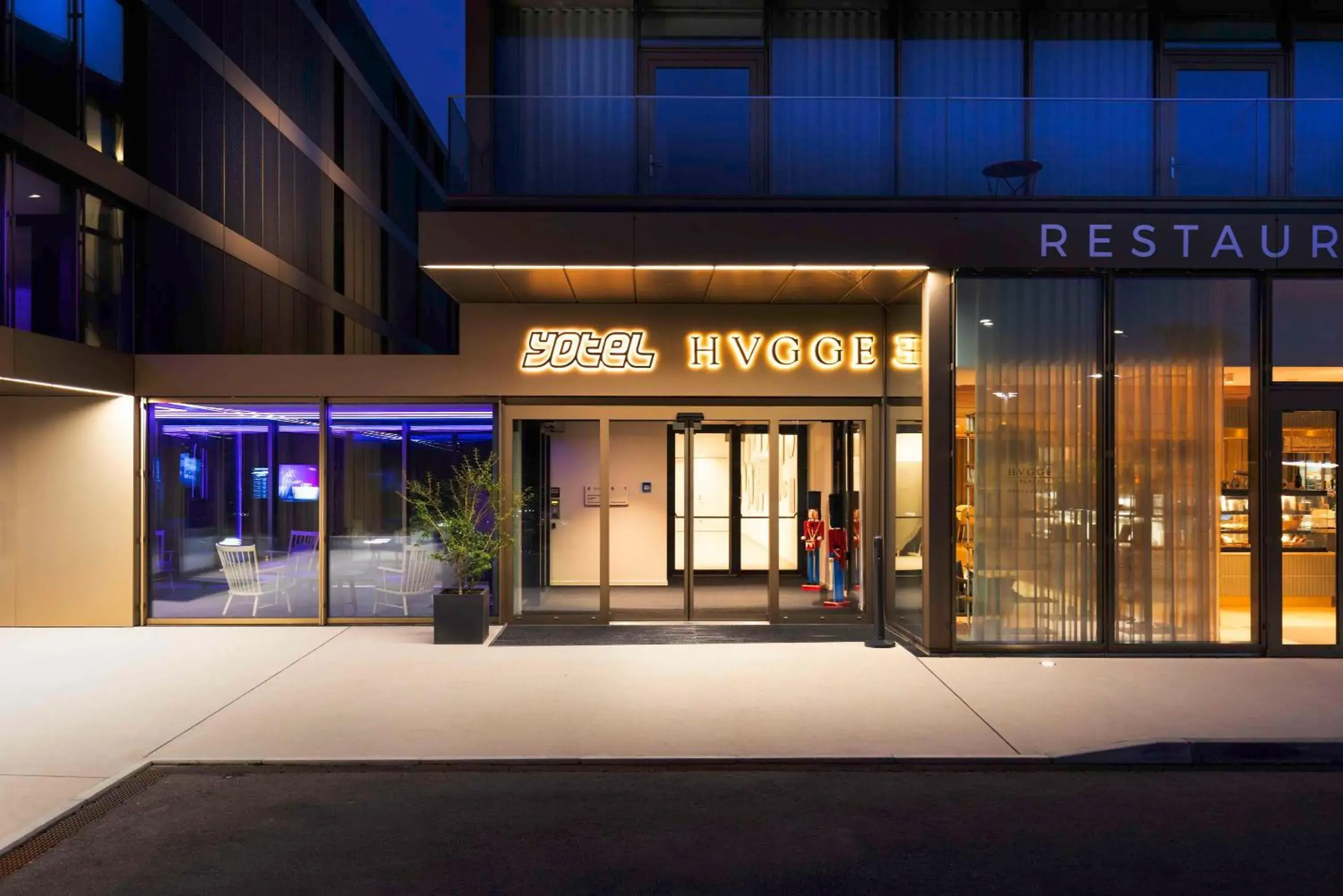 Property building in YOTEL Geneva Lake Property building in YOTEL Geneva Lake