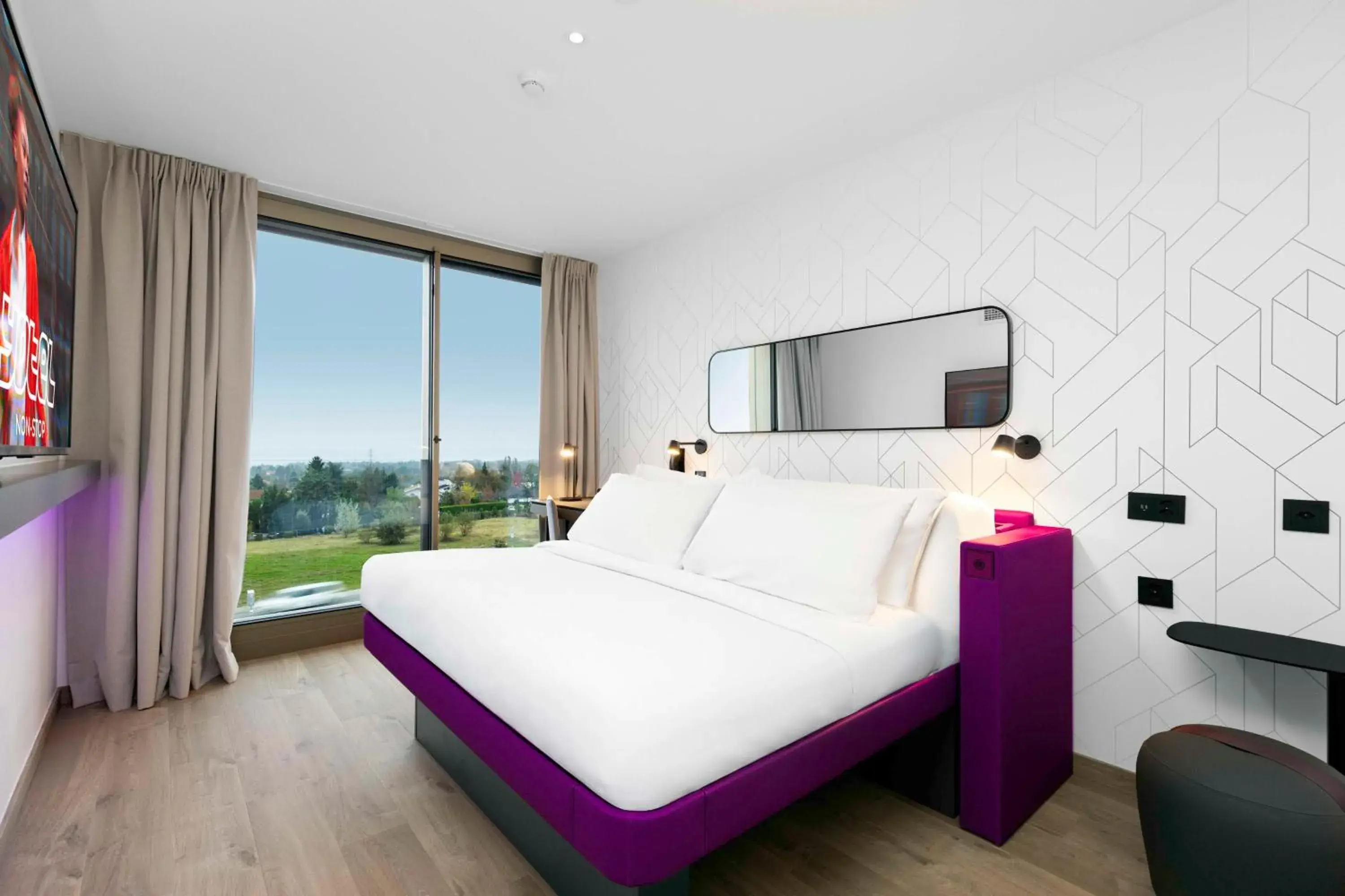 Bedroom, Bed in YOTEL Geneva Lake Bedroom, Bed in YOTEL Geneva Lake