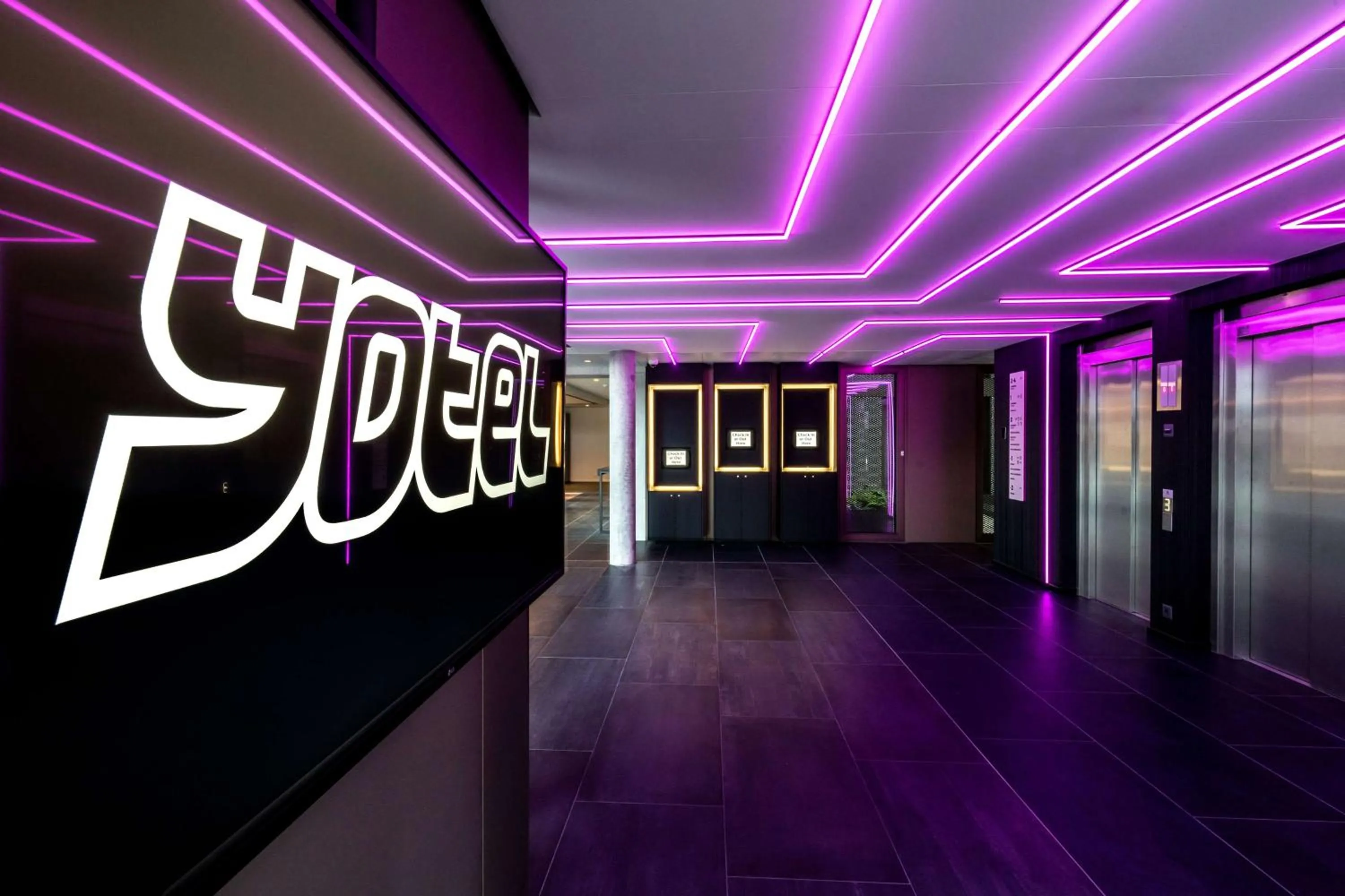 Lobby or reception in YOTEL Geneva Lake