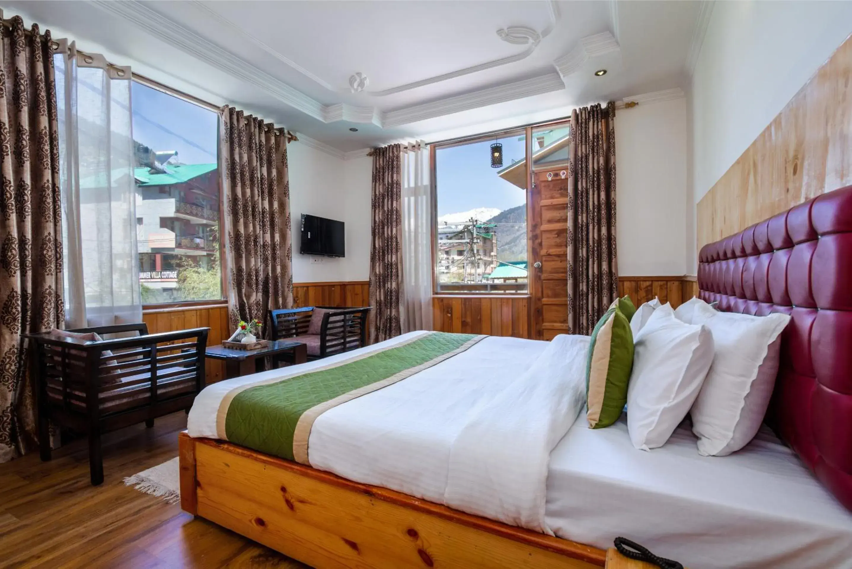 View (from property/room), Bed in Tripli Hotels Conifer Wood Cottage View (from property/room), Bed in Tripli Hotels Conifer Wood Cottage