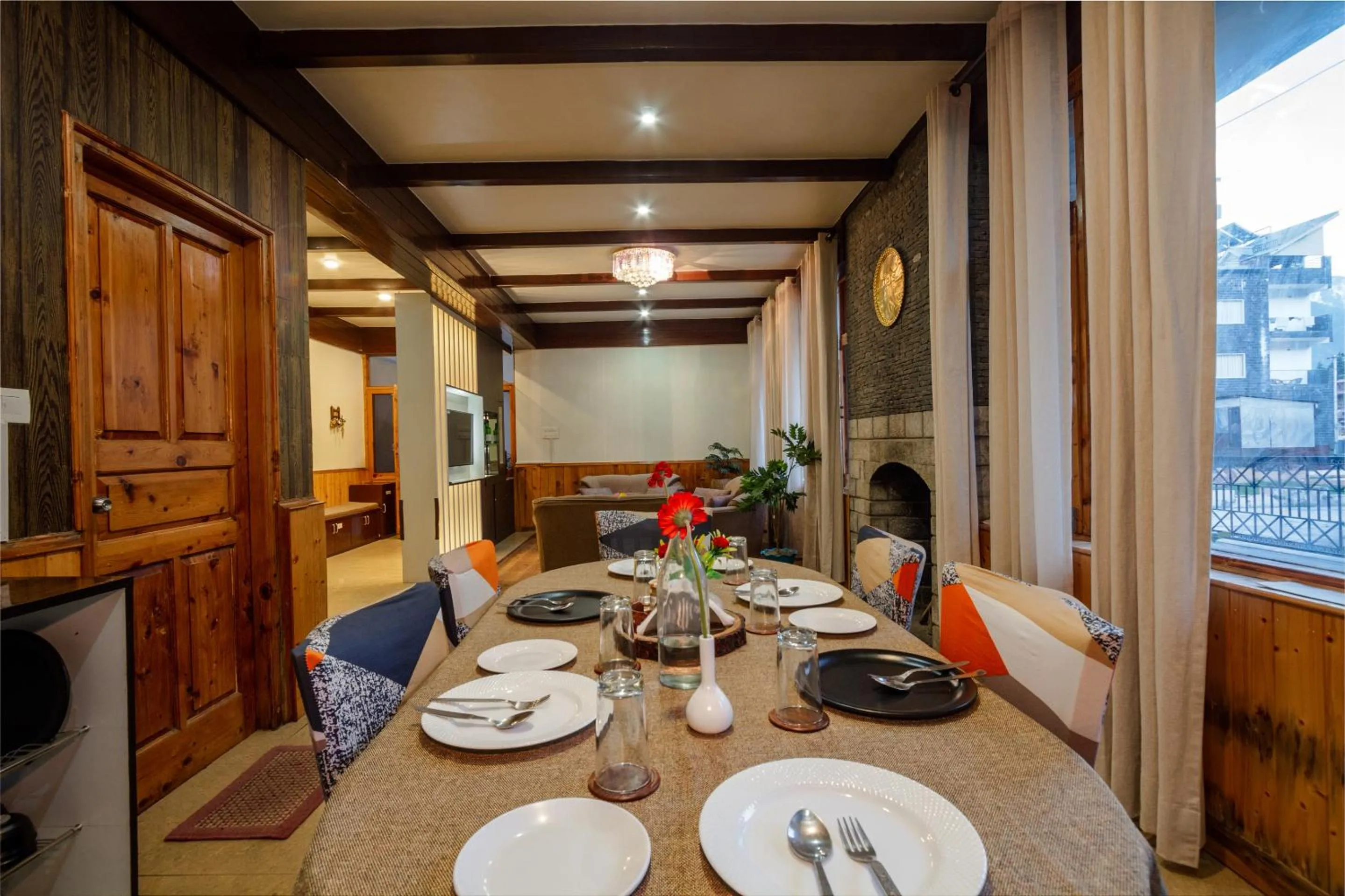 Restaurant/places to eat in Tripli Hotels Conifer Wood Cottage