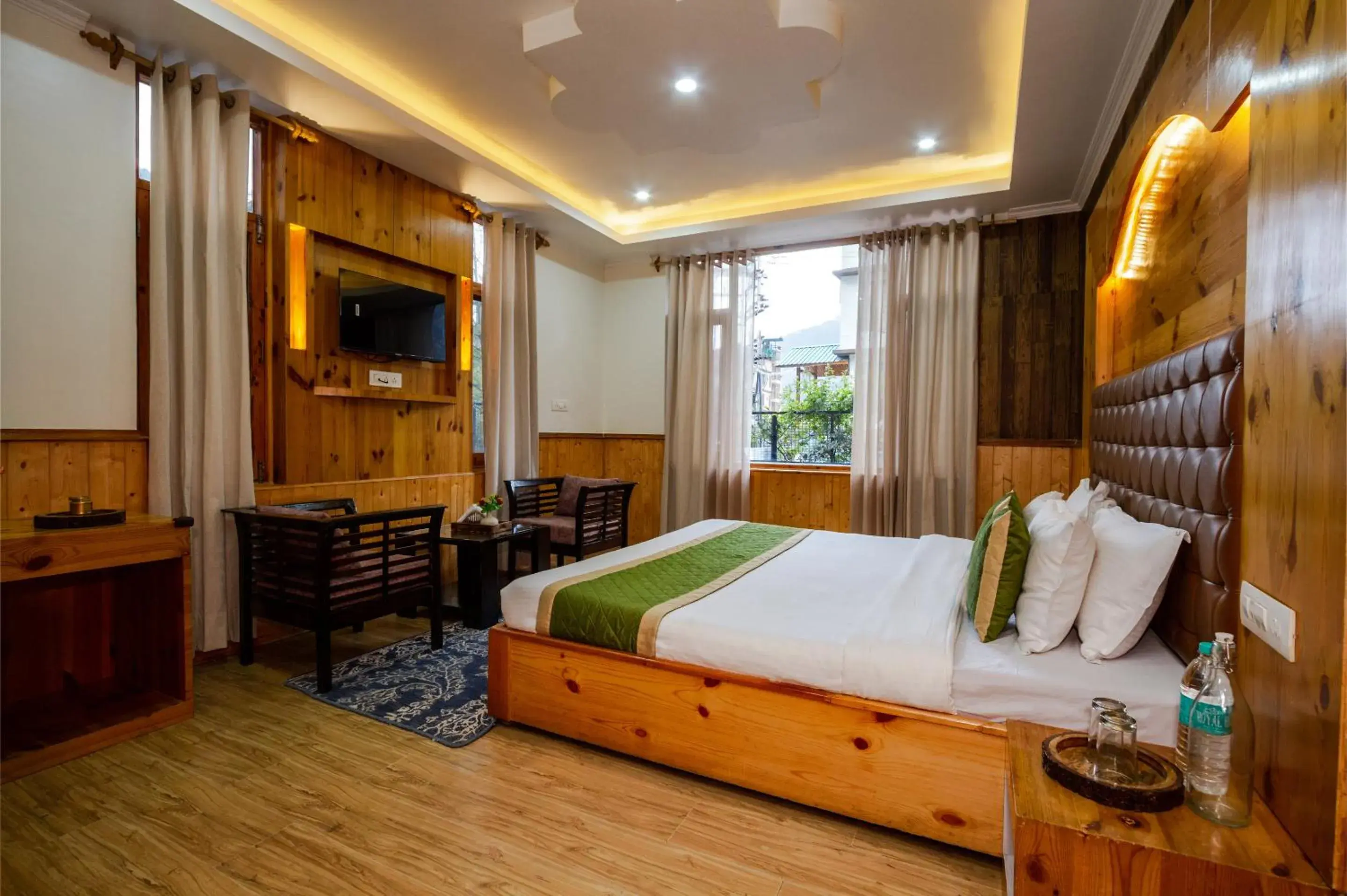 Bedroom, Bed in Tripli Hotels Conifer Wood Cottage Bedroom, Bed in Tripli Hotels Conifer Wood Cottage