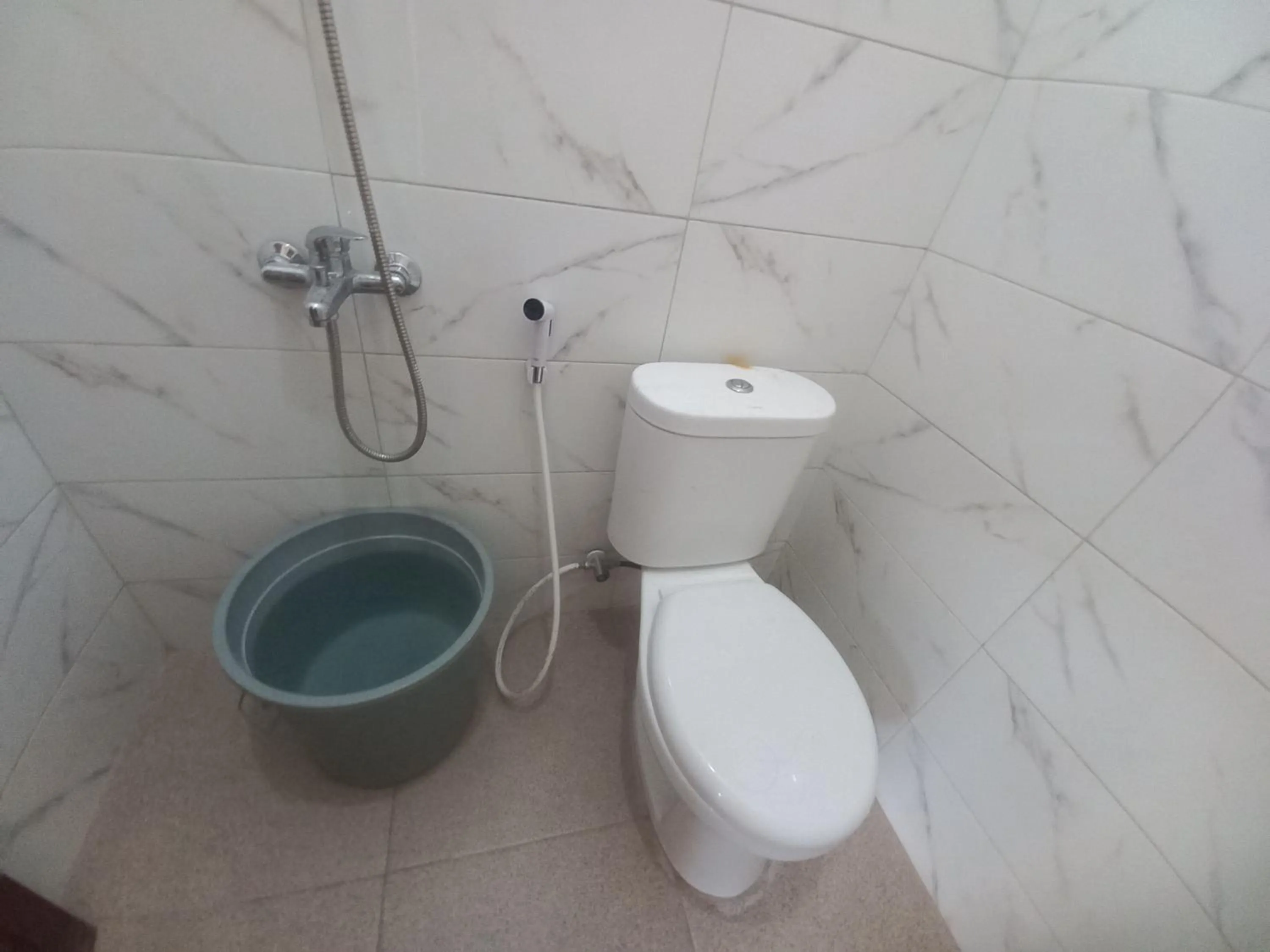 Bathroom in SPOT ON 92415 Bima House Syariah