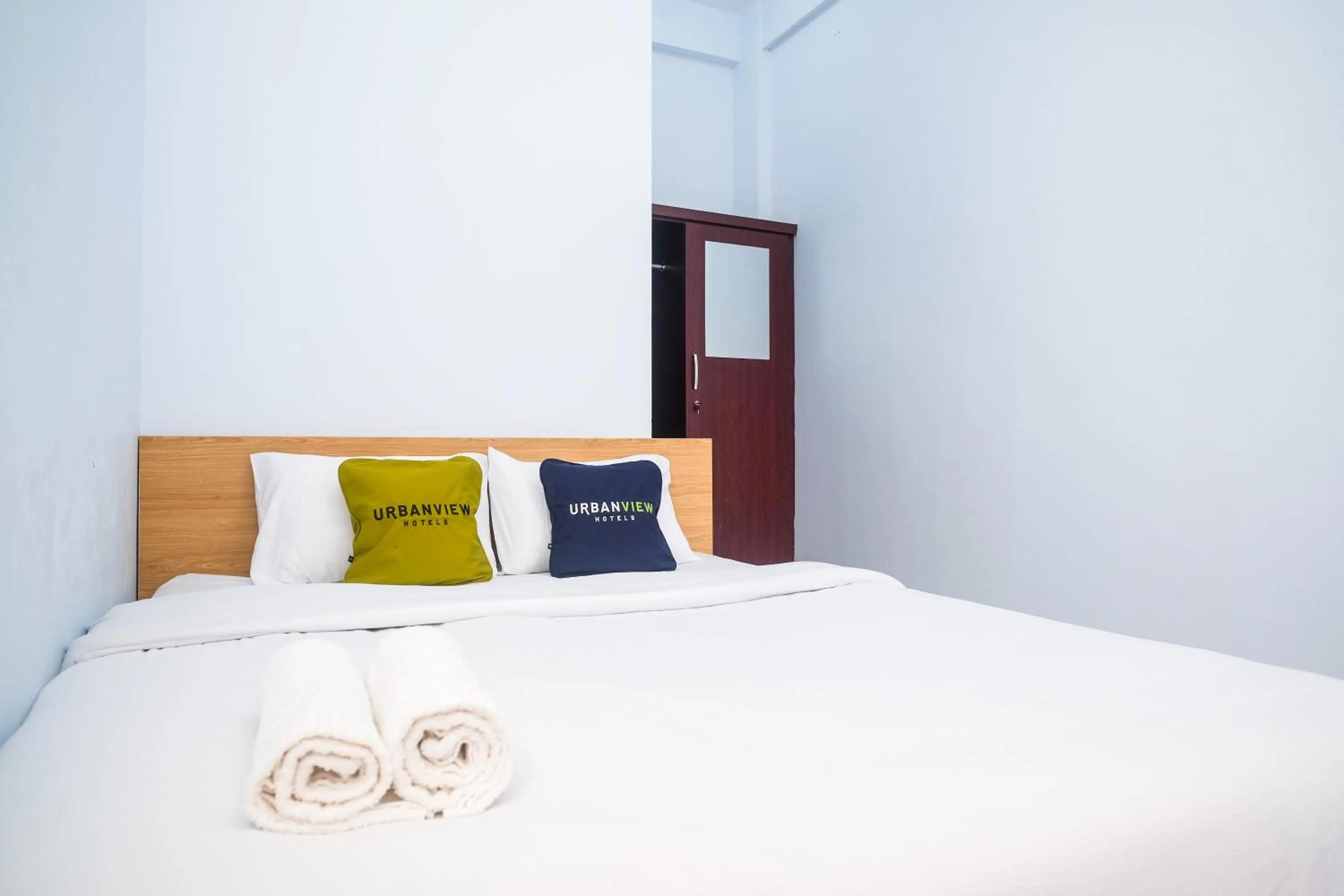 Bedroom, Bed in Urbanview Syariah Wisma Nabil Solo