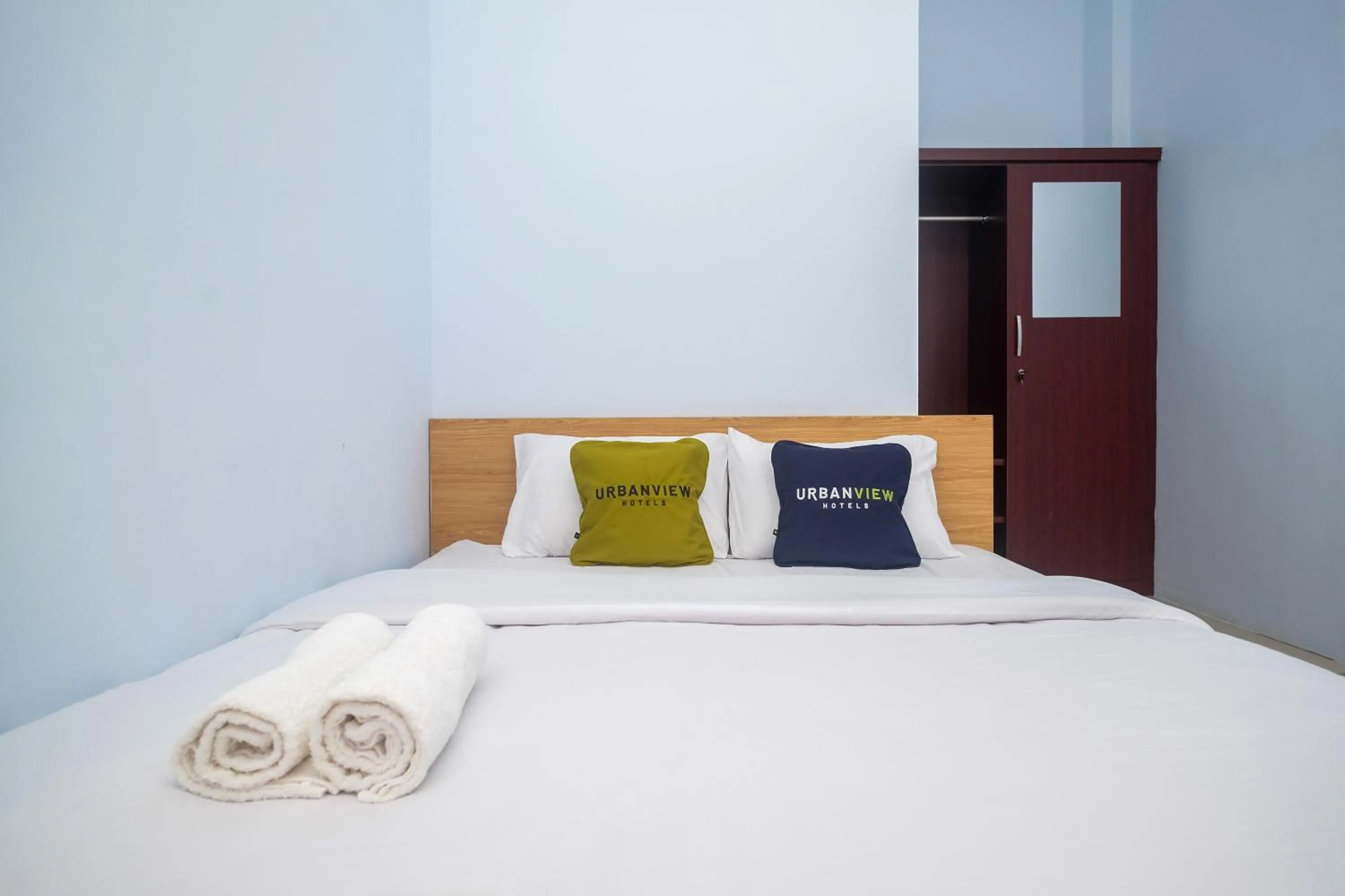 Bedroom, Bed in Urbanview Syariah Wisma Nabil Solo