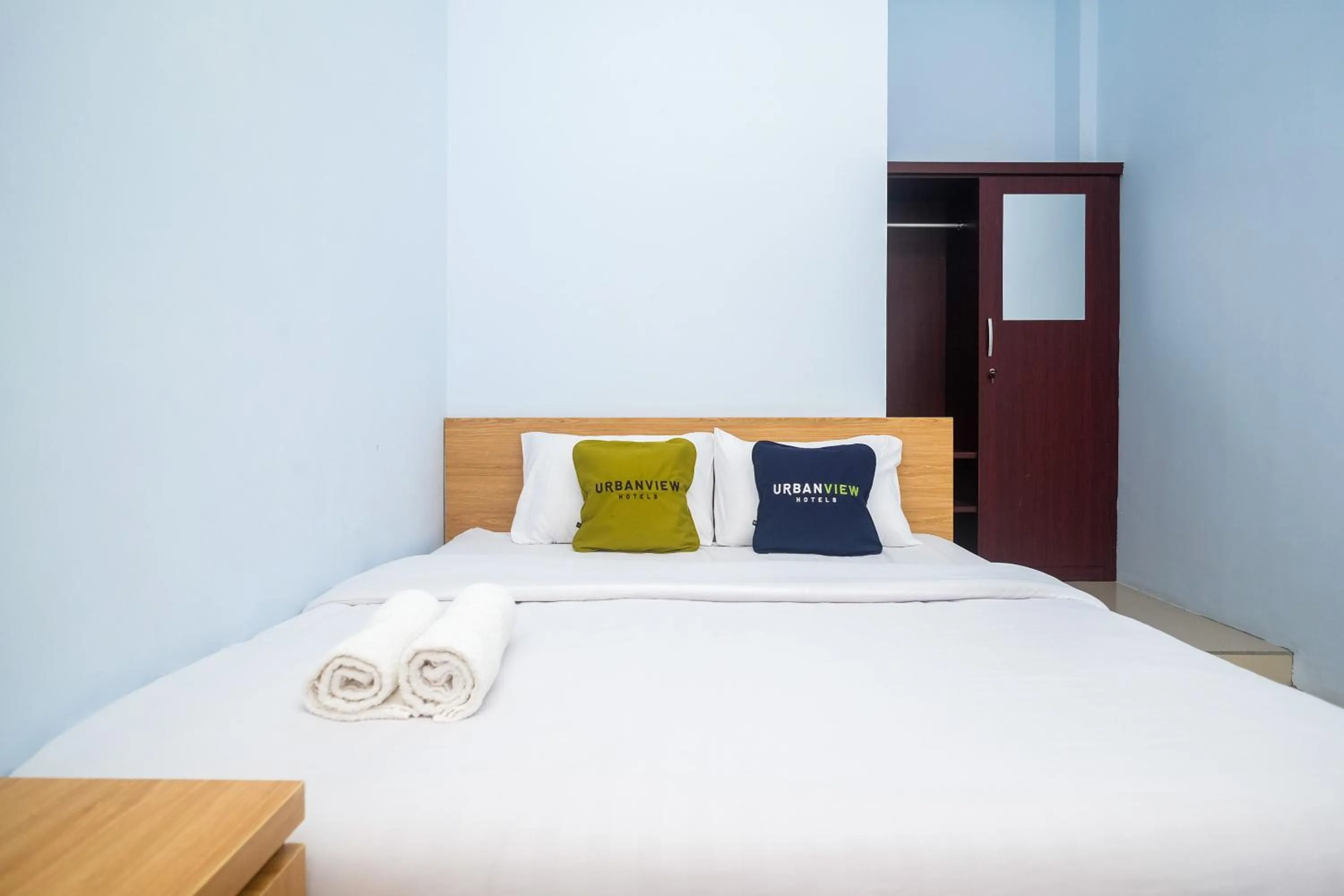 Bedroom, Bed in Urbanview Syariah Wisma Nabil Solo