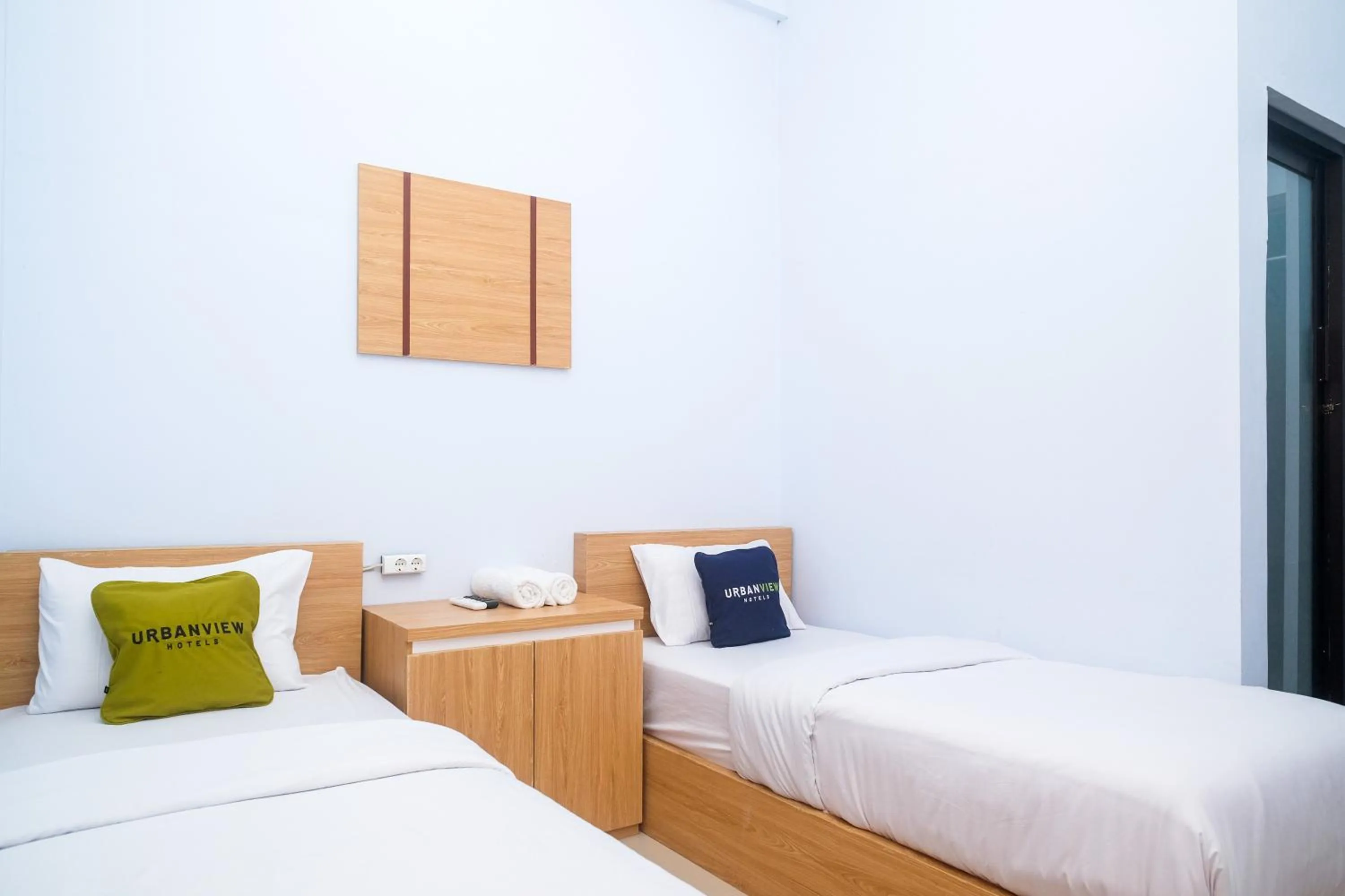 Bedroom, Bed in Urbanview Syariah Wisma Nabil Solo