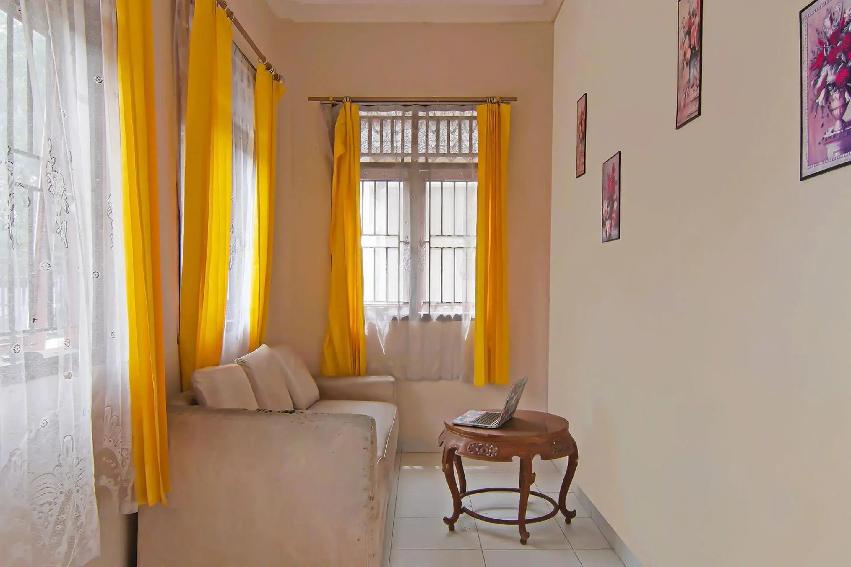 Lobby or reception in Hotel O Pondok Melati Syariah Lobby or reception in Hotel O Pondok Melati Syariah