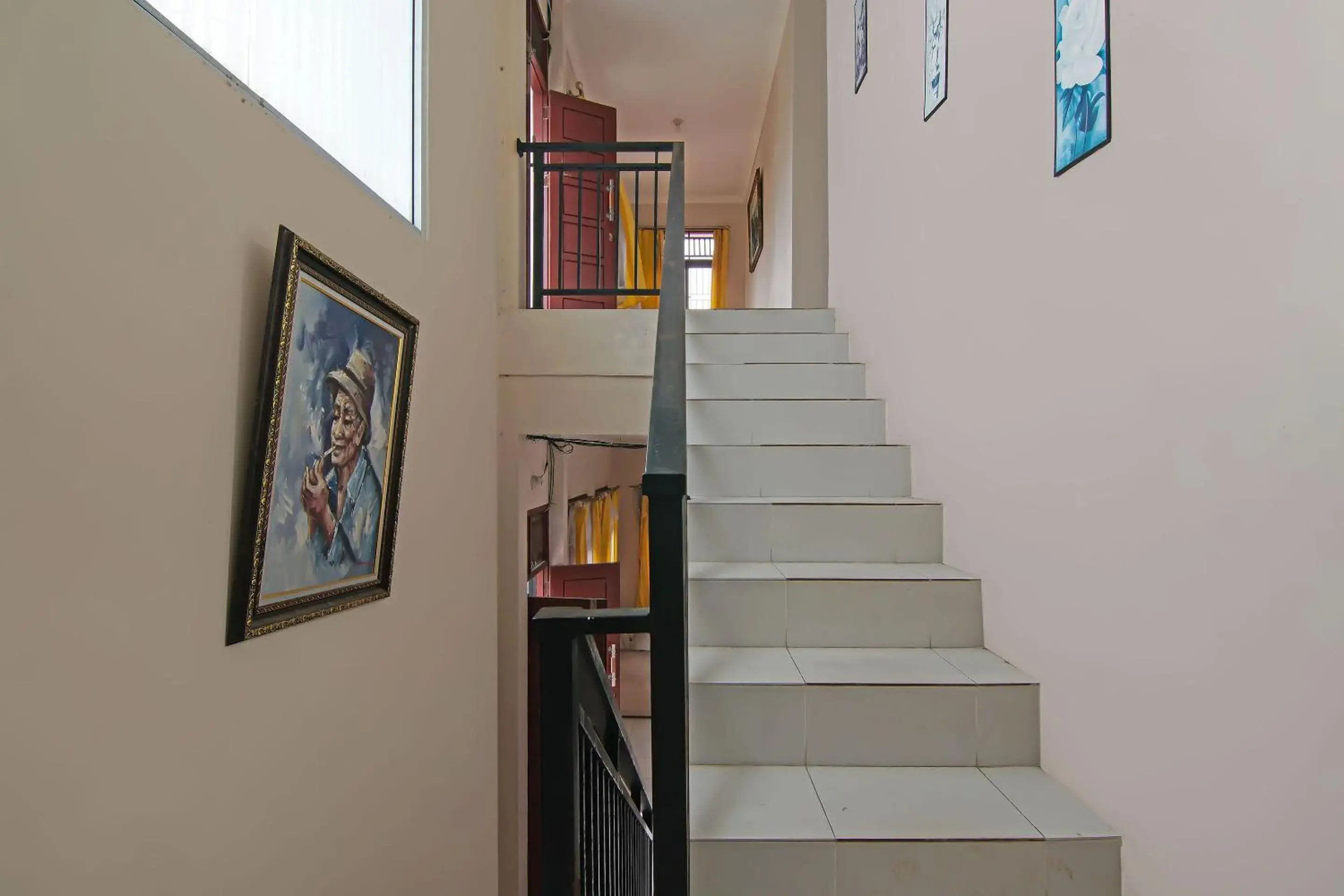 Lobby or reception in Hotel O Pondok Melati Syariah Lobby or reception in Hotel O Pondok Melati Syariah