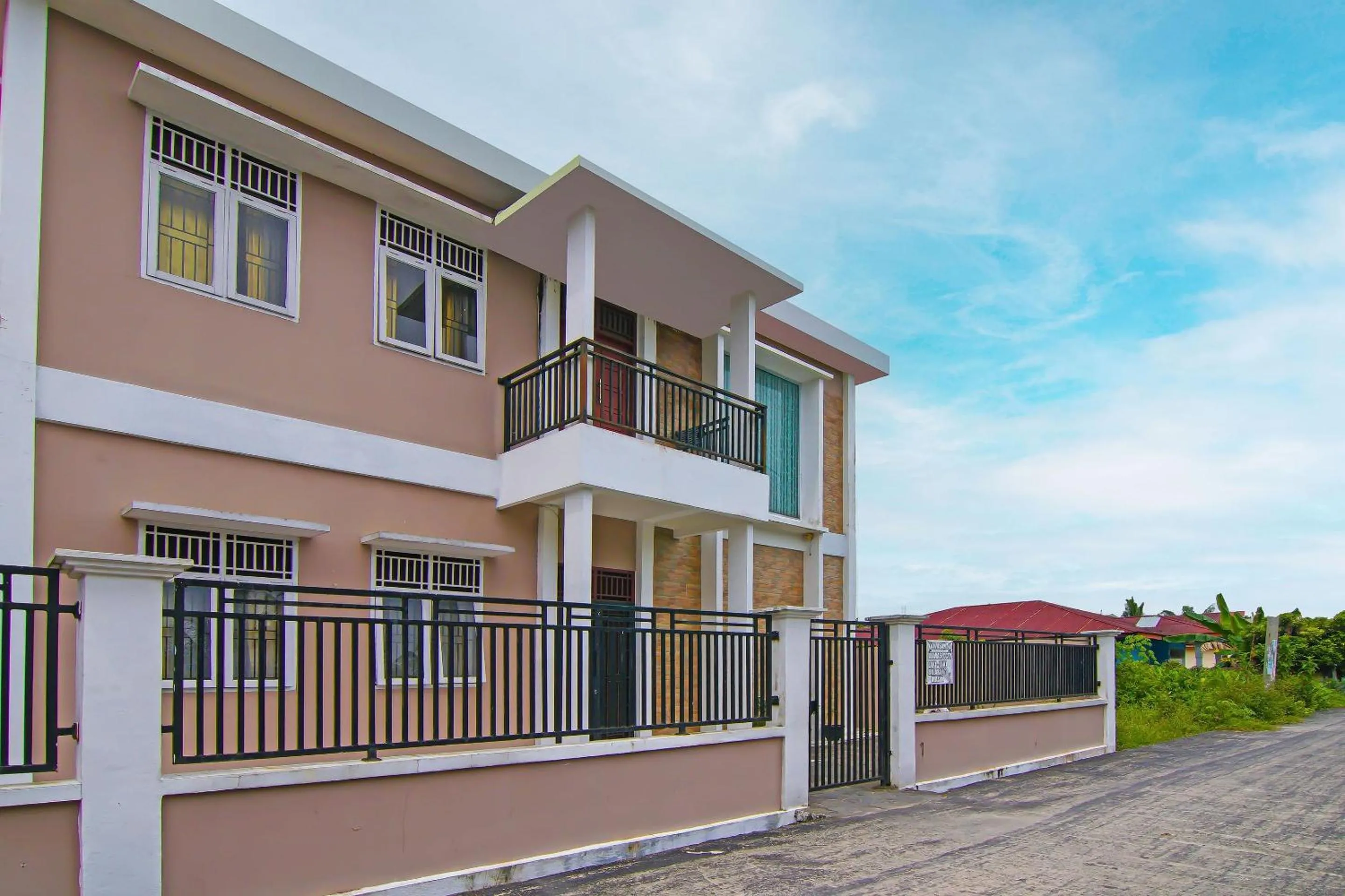 Facade/entrance in Hotel O Pondok Melati Syariah
