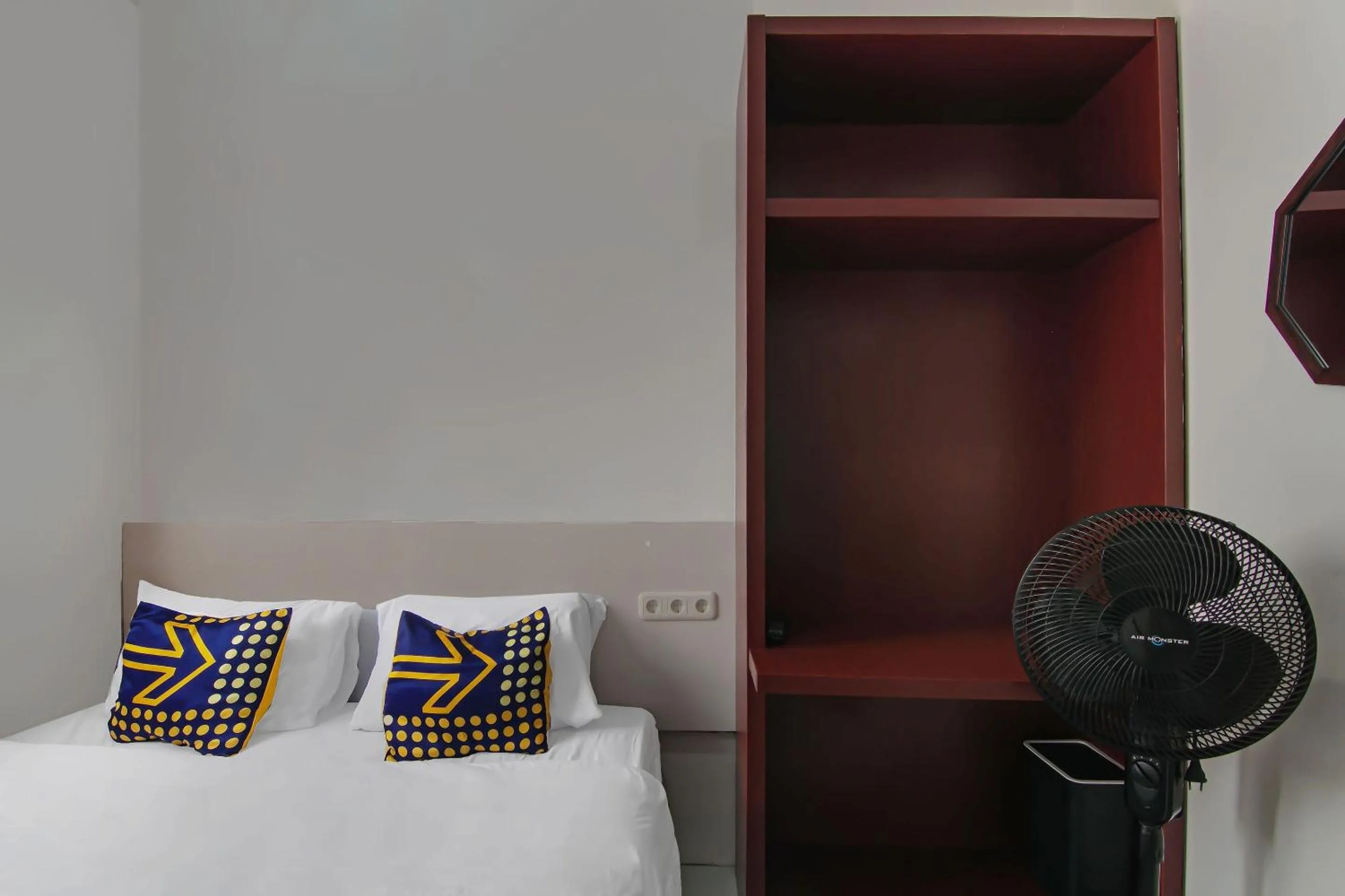 Bedroom, Bed in Hotel O Pondok Melati Syariah