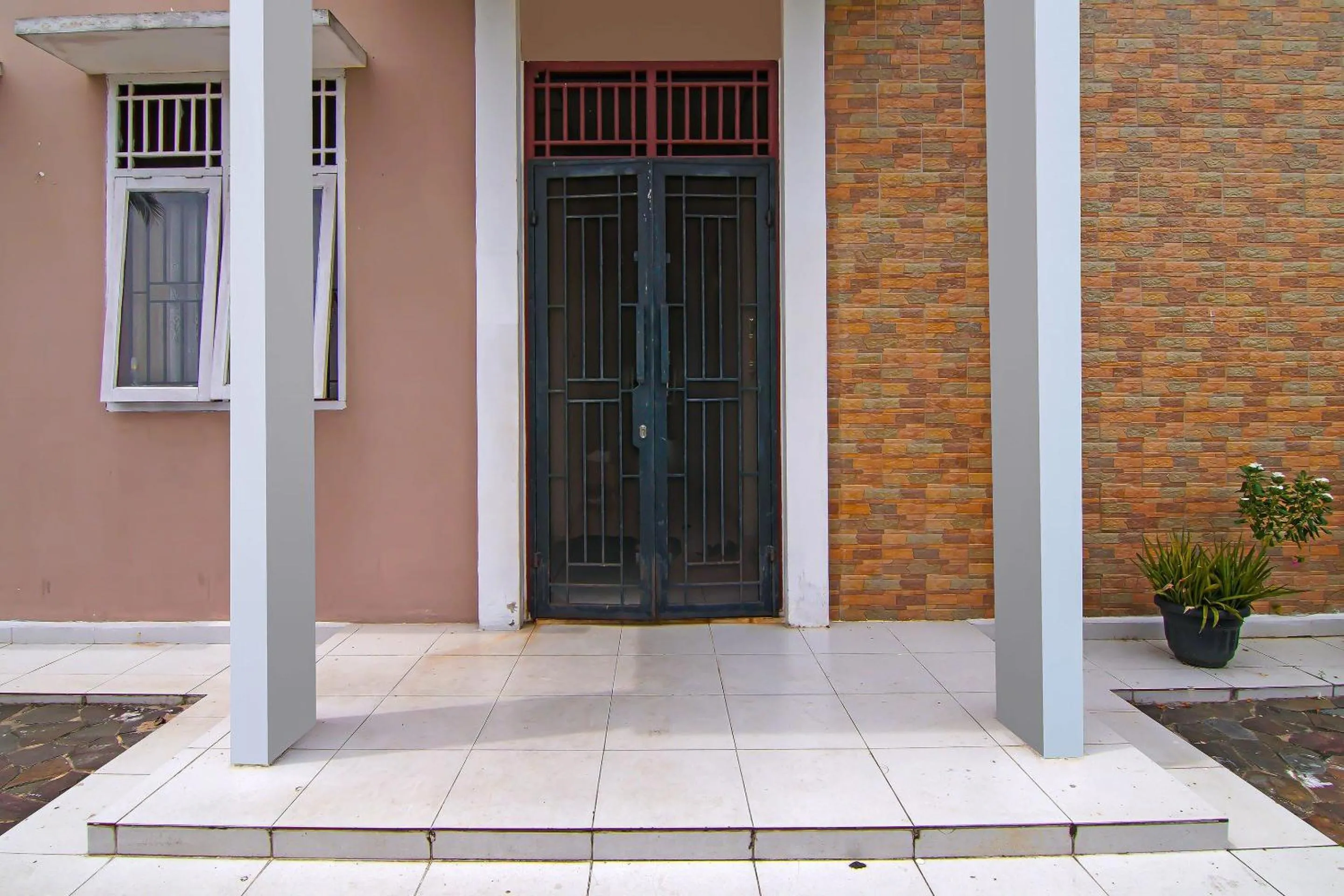 Facade/entrance in Hotel O Pondok Melati Syariah