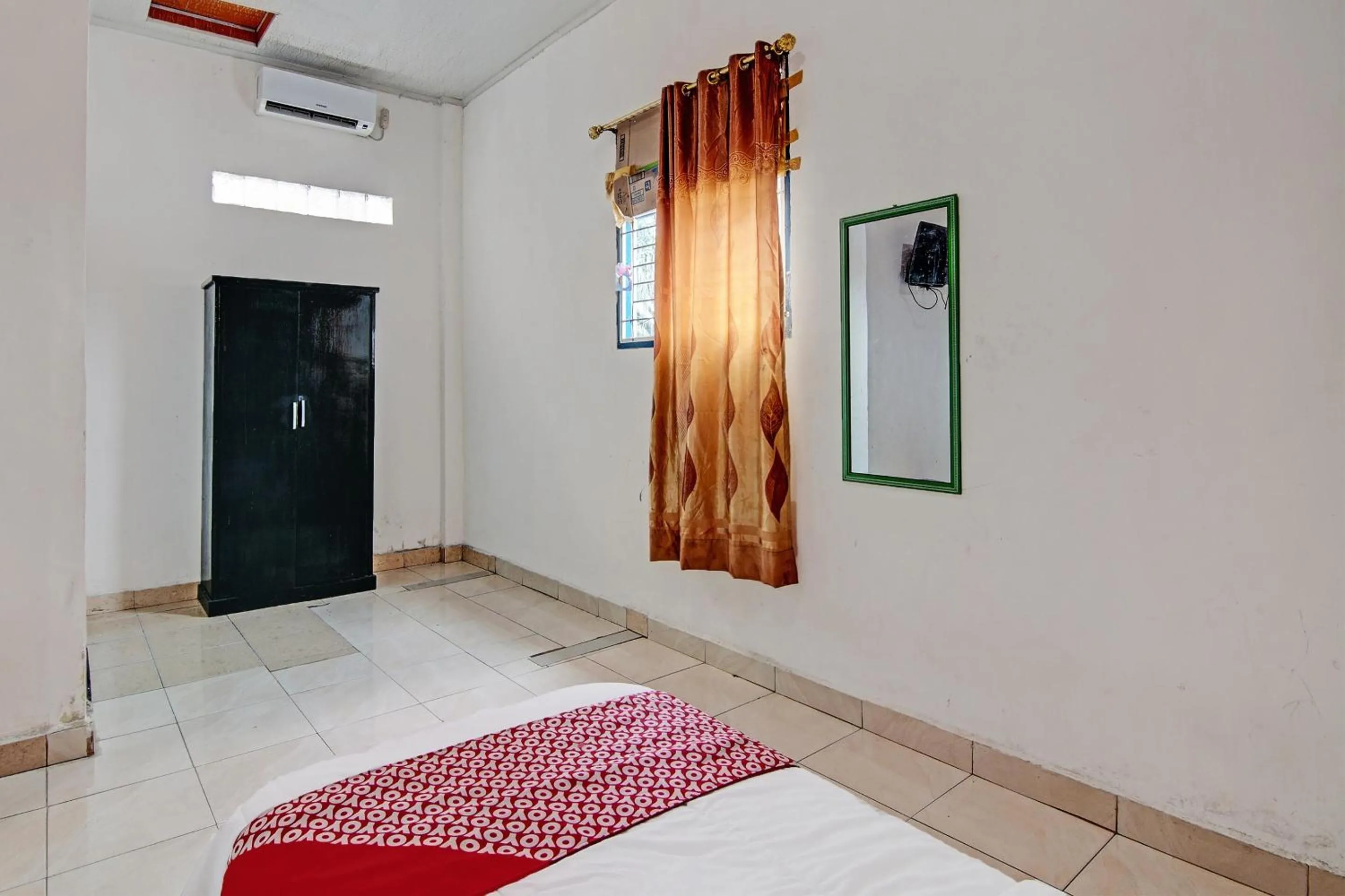 Bedroom, Bed in Hotel O Hadhilfa Homestay Syariah Near Nowwa Cafe