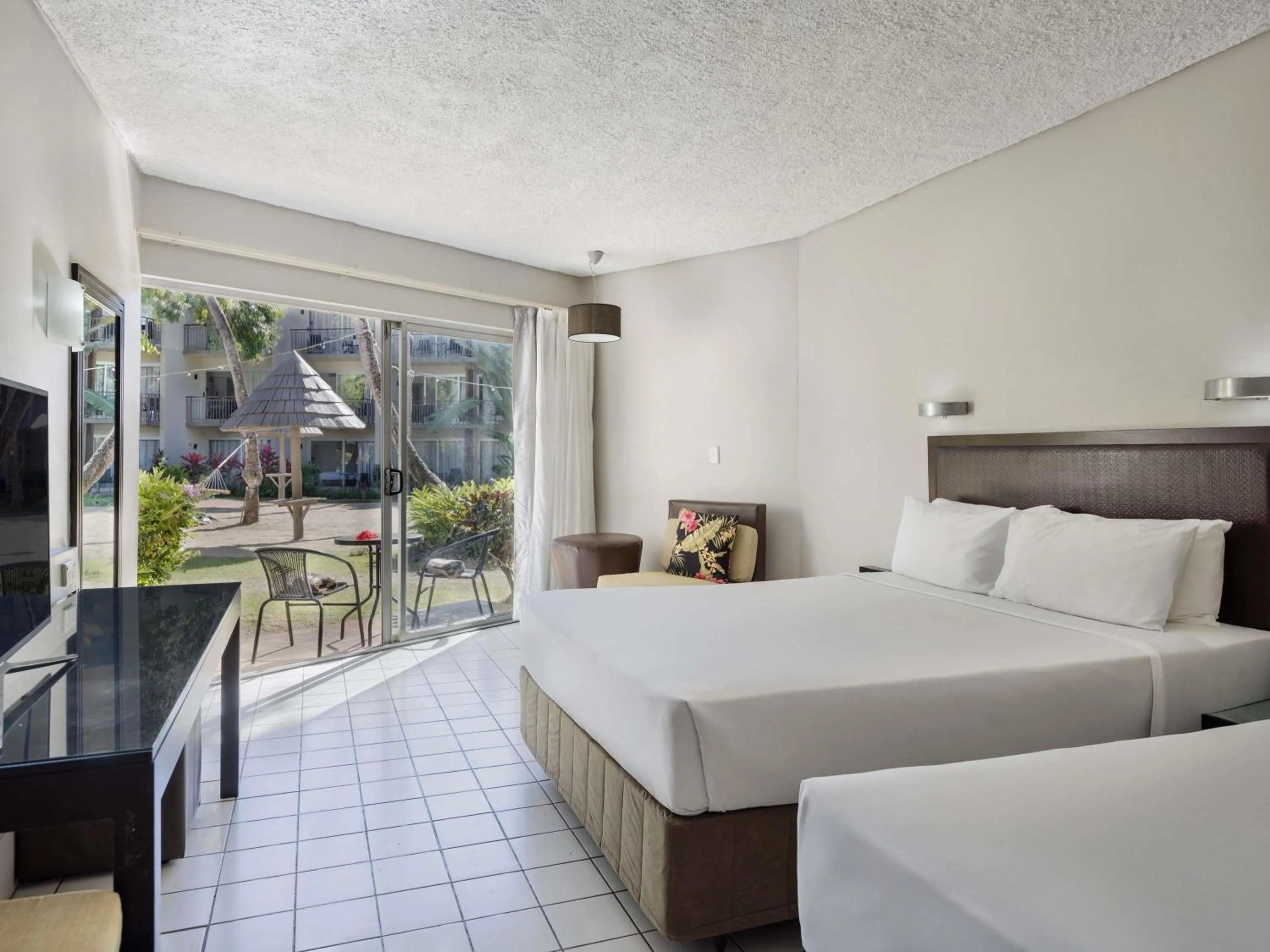 Bedroom, Bed in Mercure Nadi