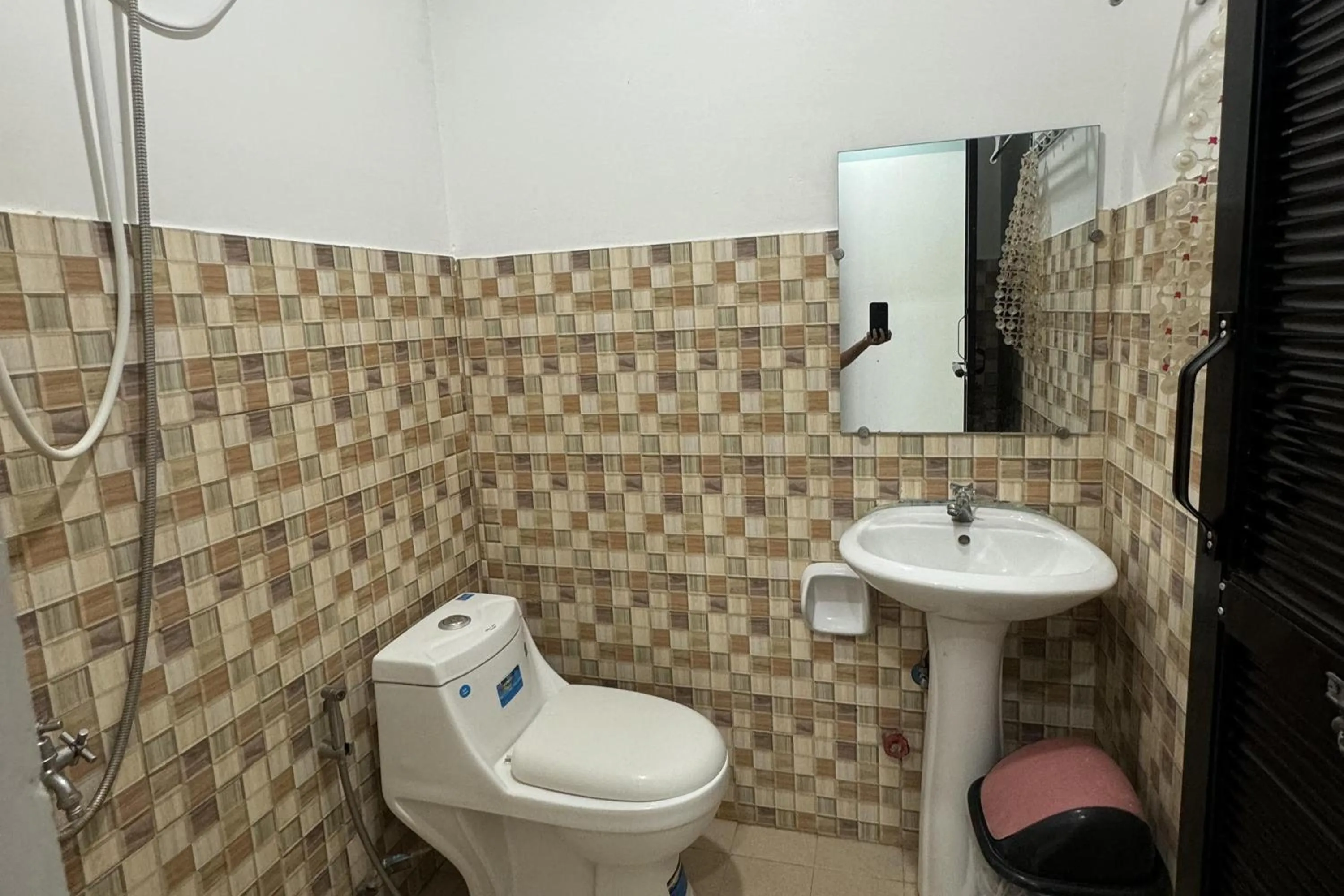 Shower in EC Hotel near Laoag Airport