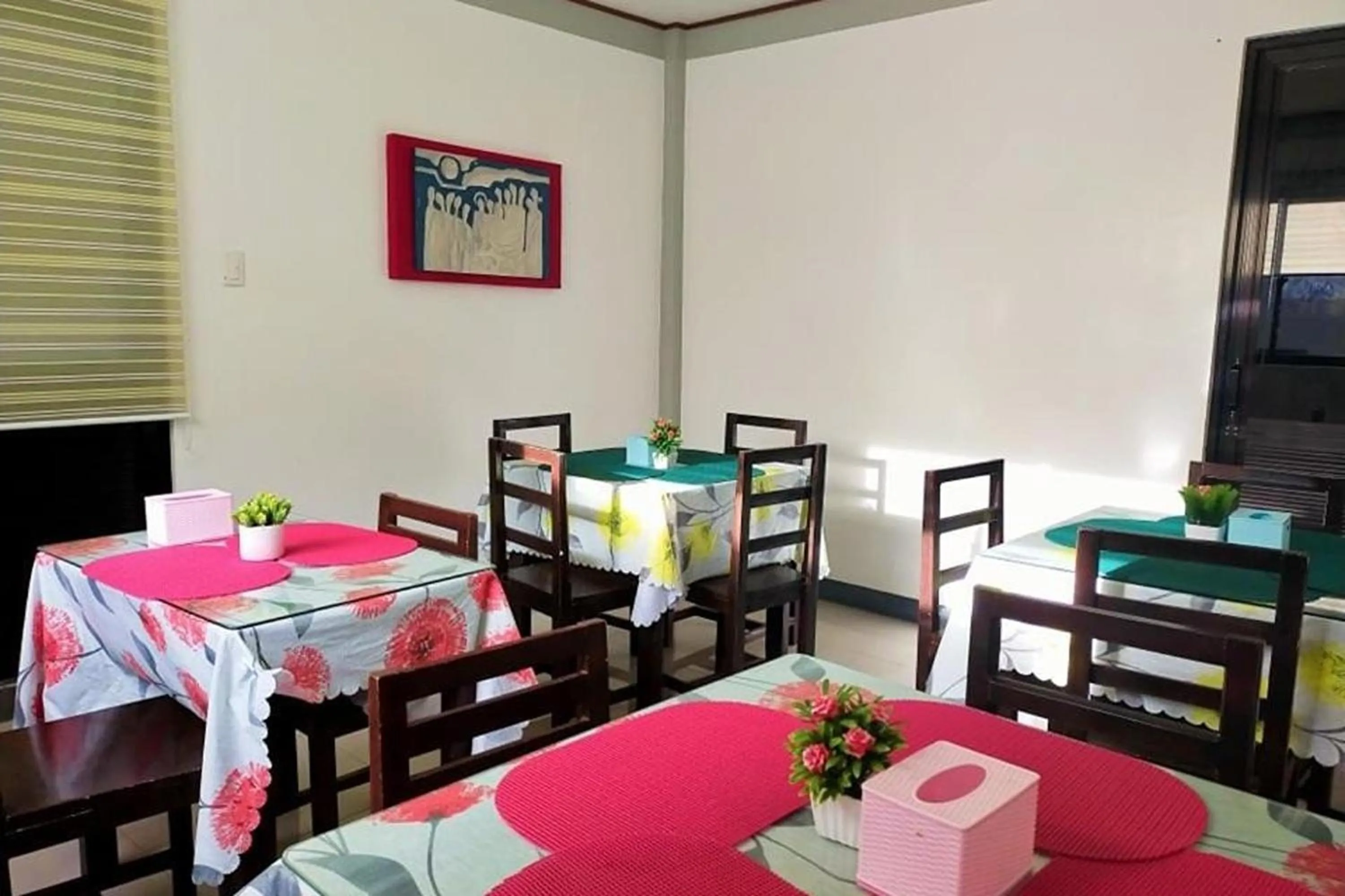 Restaurant/places to eat in EC Hotel near Laoag Airport