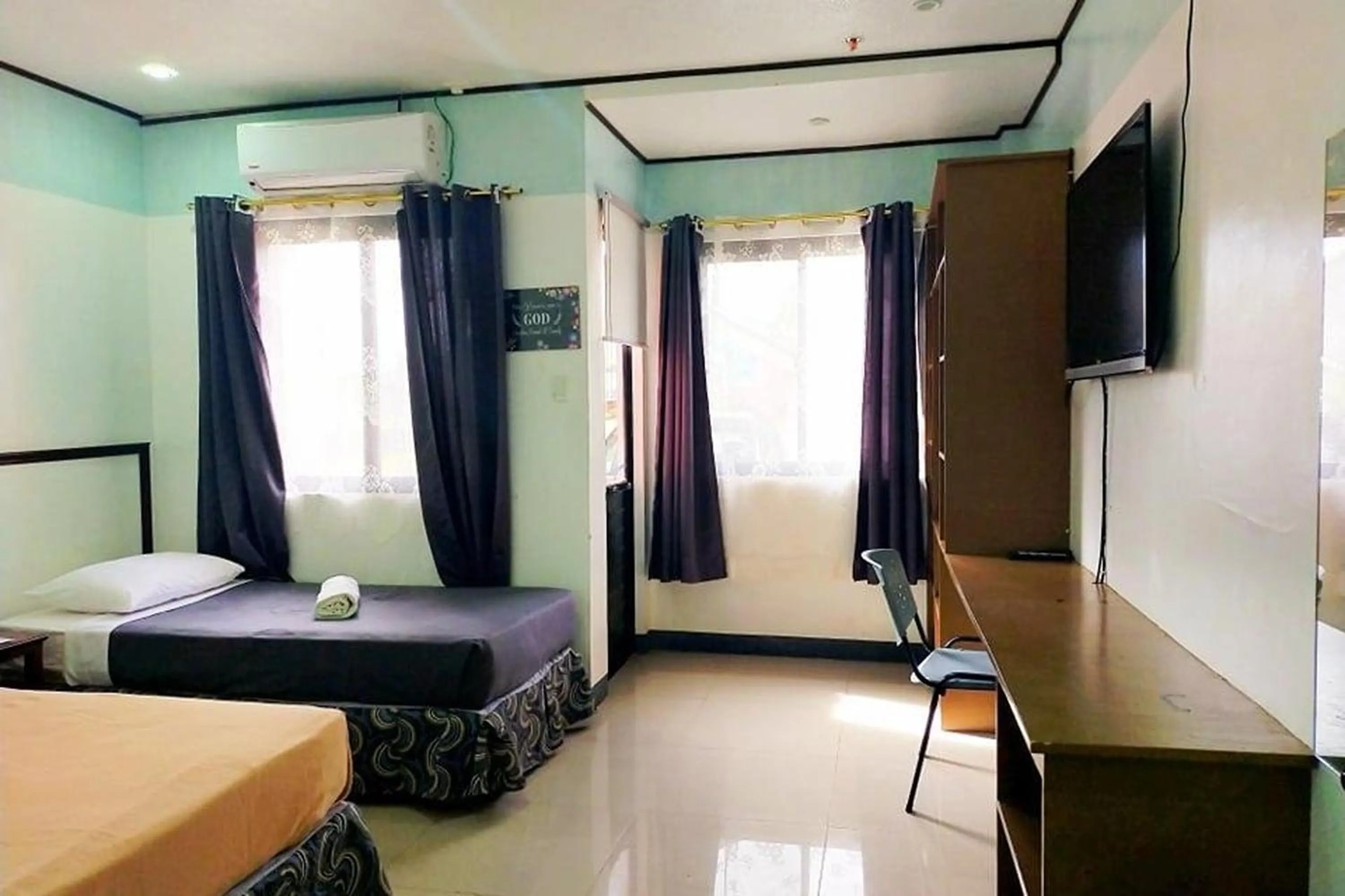 Bed in EC Hotel near Laoag Airport