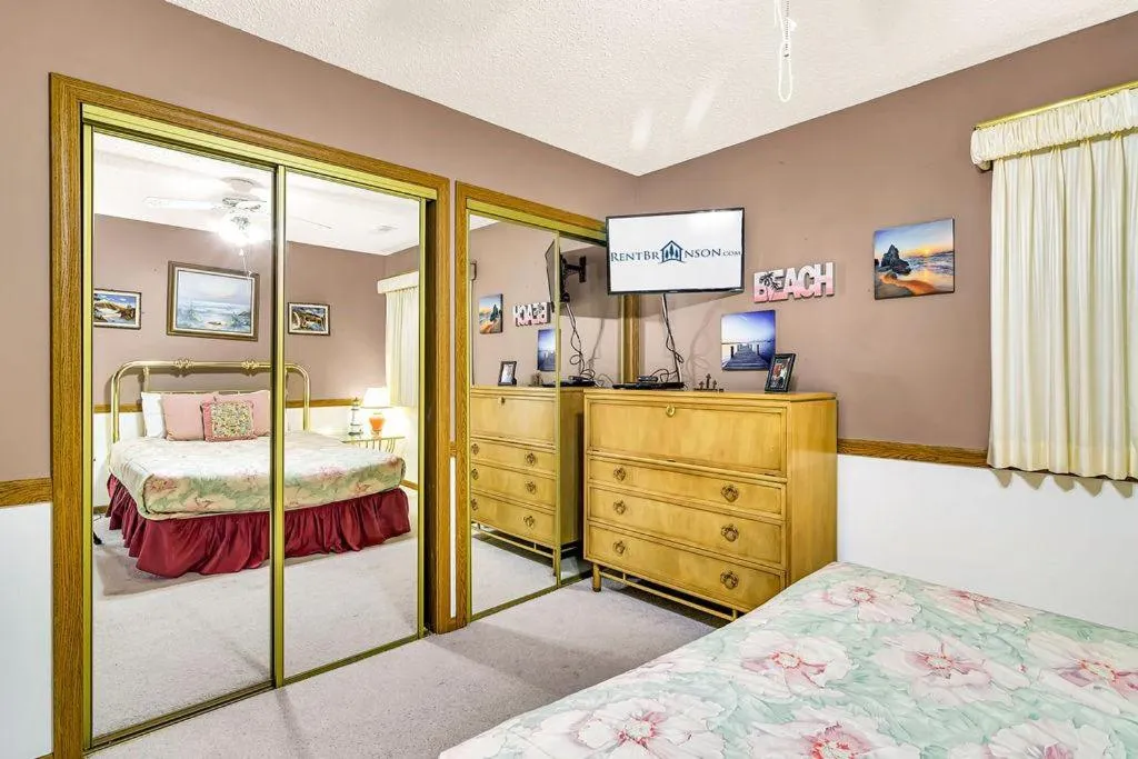 Bed in Silver Maple --305--with Boat Slip