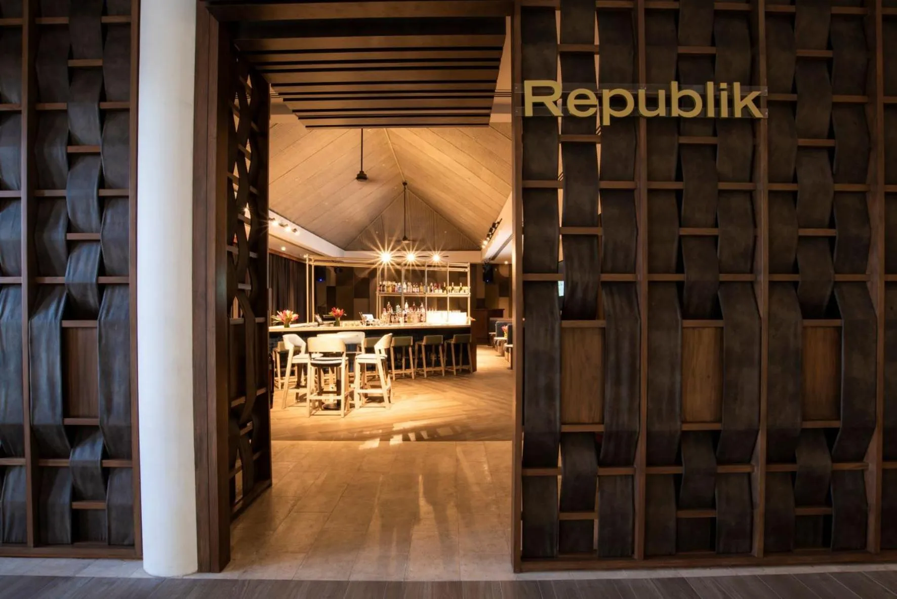 Nightclub / DJ in Sofitel Fiji Resort & Spa