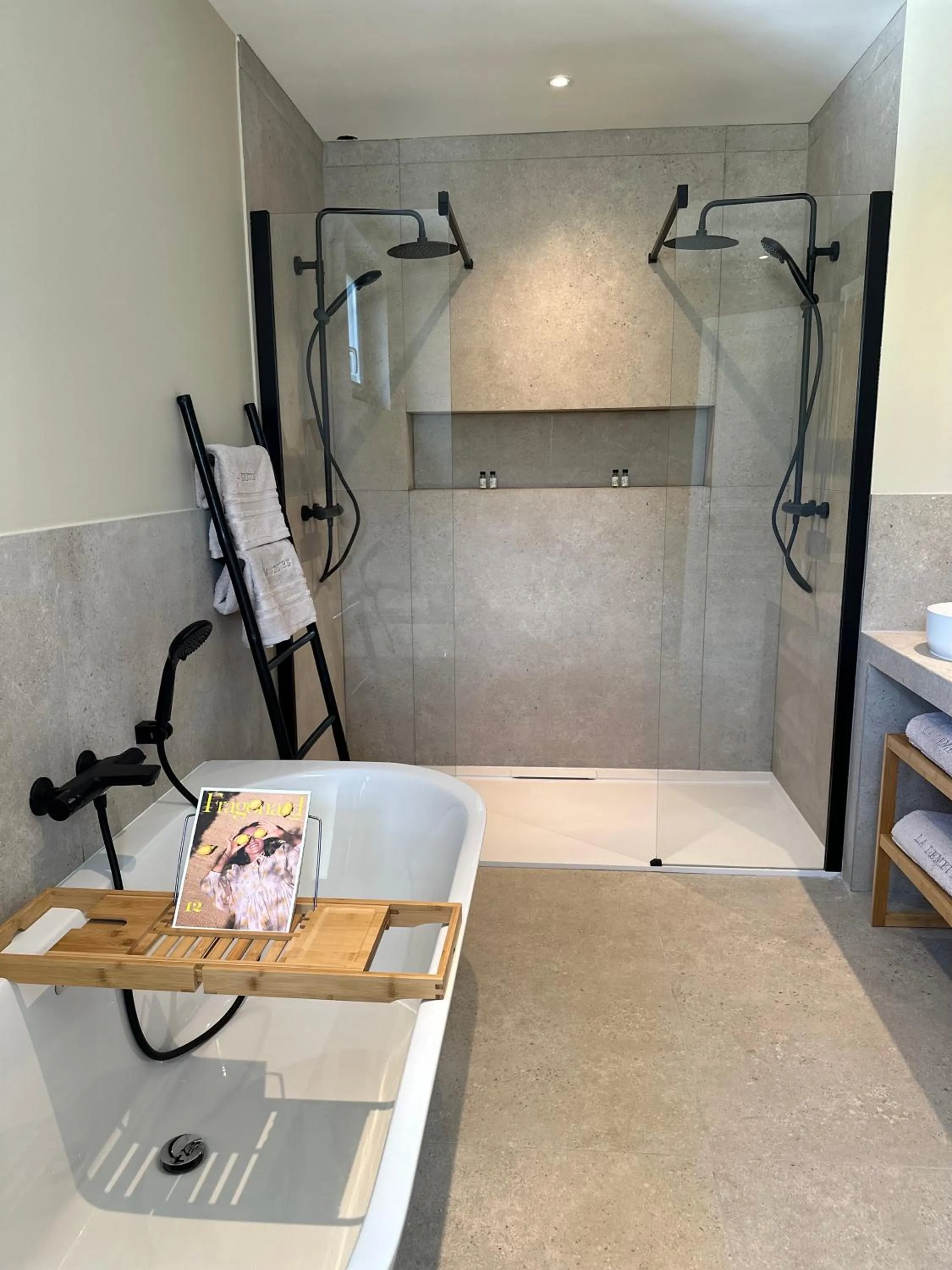 Shower in LA DEMEURE