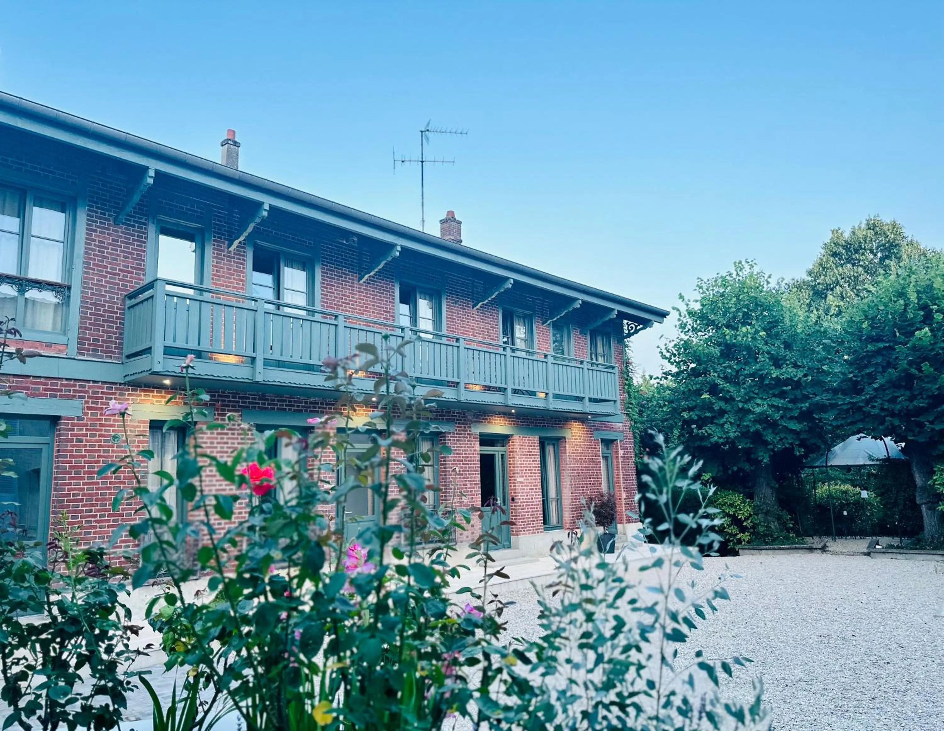 Property building in LA DEMEURE