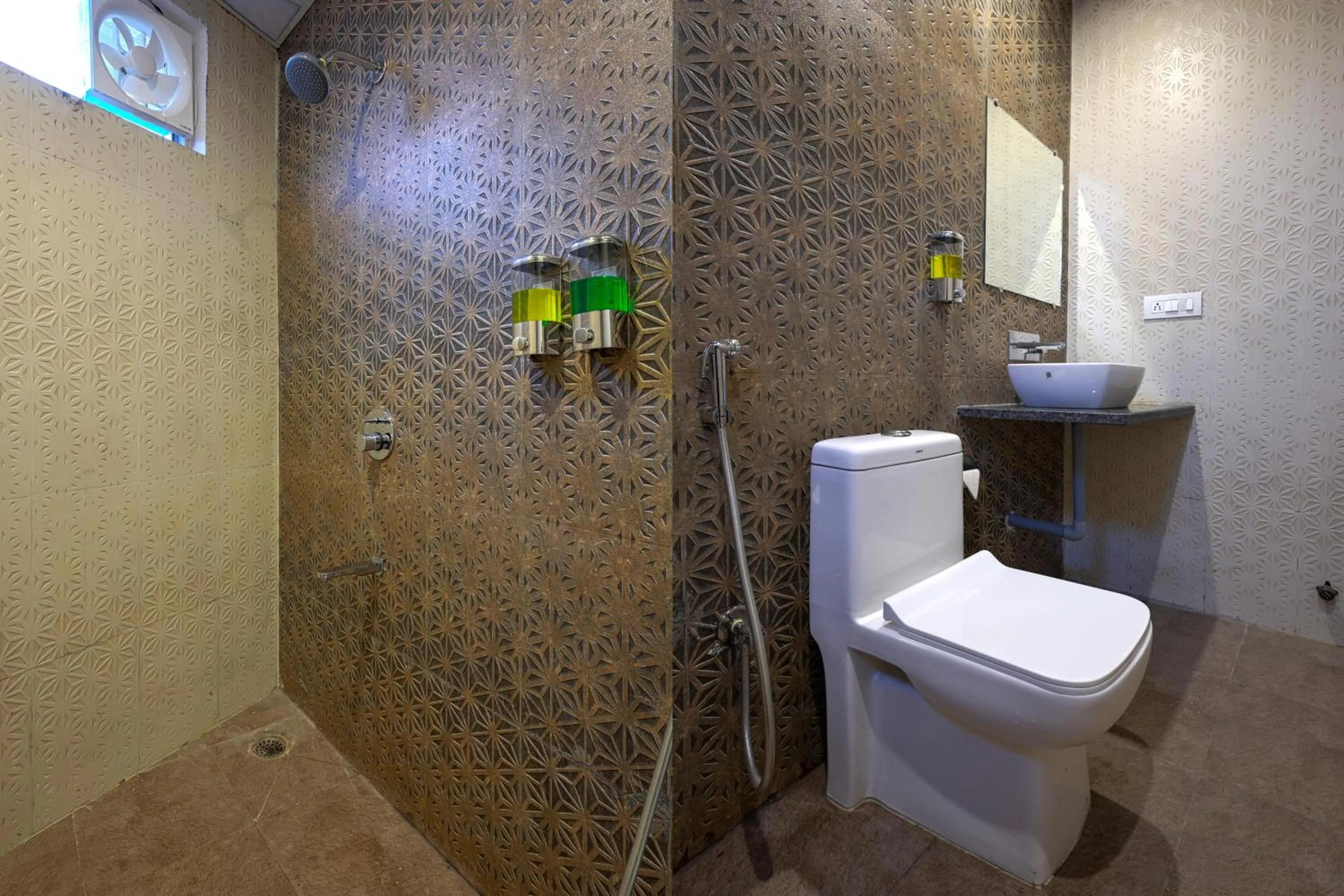 Shower in Rio Grand - Haridwar - A Premium Hotel
