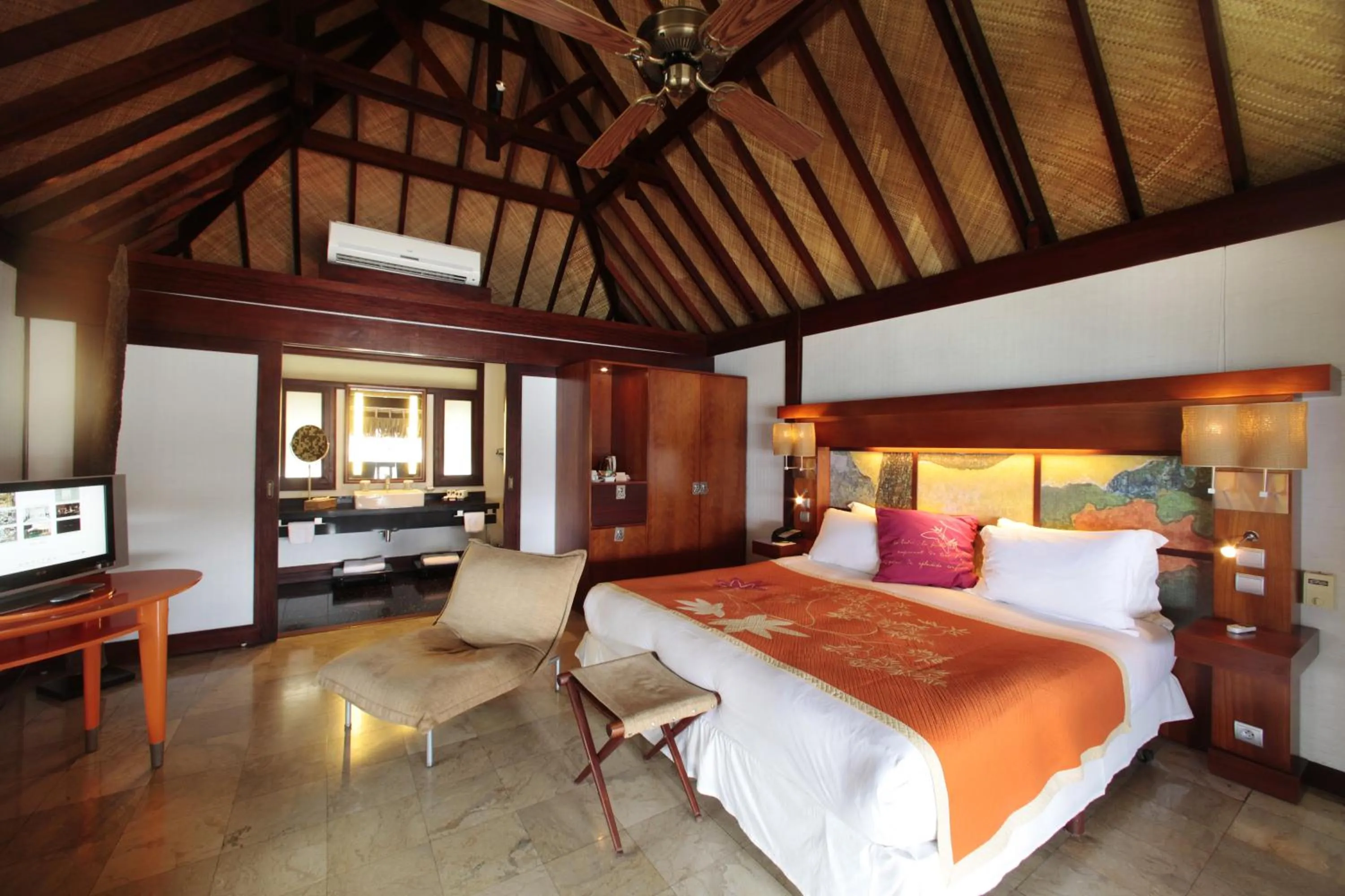 Photo of the whole room, Bed in Sofitel Kia Ora Moorea Beach Resort