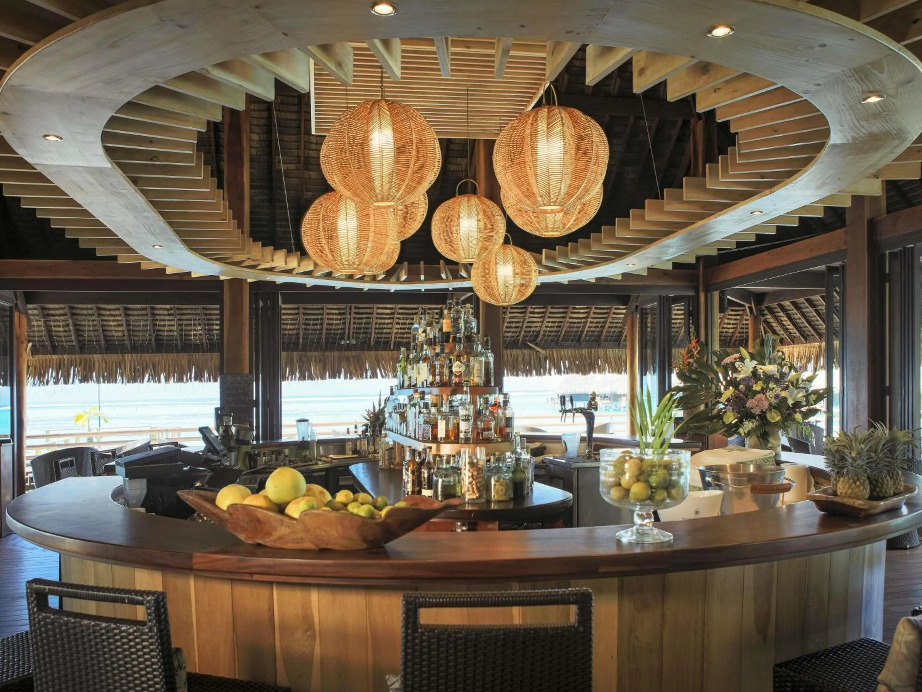 Lounge or bar in Sofitel Kia Ora Moorea Beach Resort